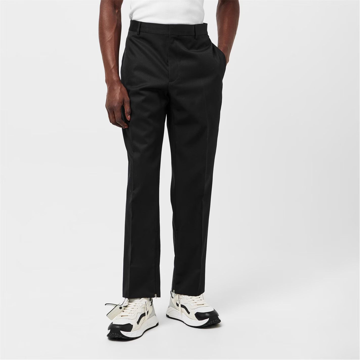 Off-White o1g2r1mq0226 Slim Fit Trousers In Black Size US 36 / EU 52 - 4 Thumbnail
