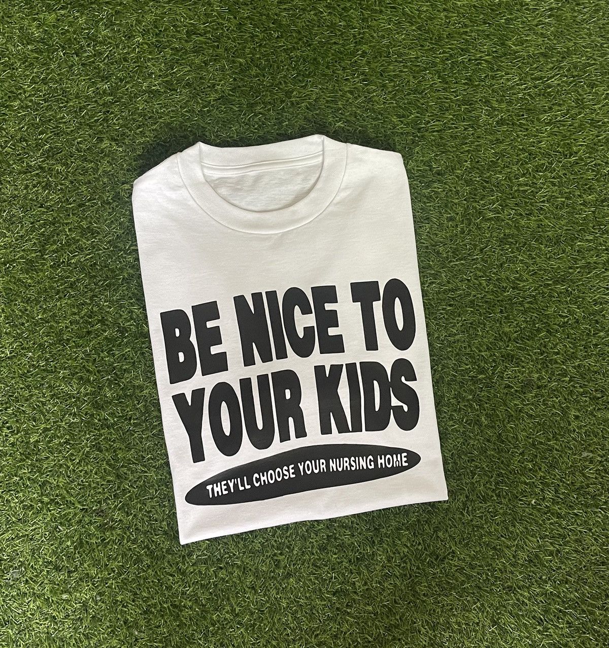 Vintage BE NICE TO YOUR KIDS “THEY’LL CHOOSE YOUR HOME” TSHIRT Size US M / EU 48-50 / 2 - 2 Thumbnail