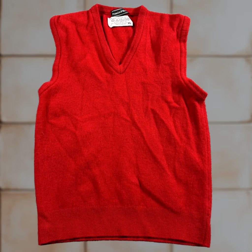 Vintage VINTAGE Preswick & Moore Sweater Vest Boys XL Red 90s Size US XL / EU 56 / 4 - 1 Thumbnail
