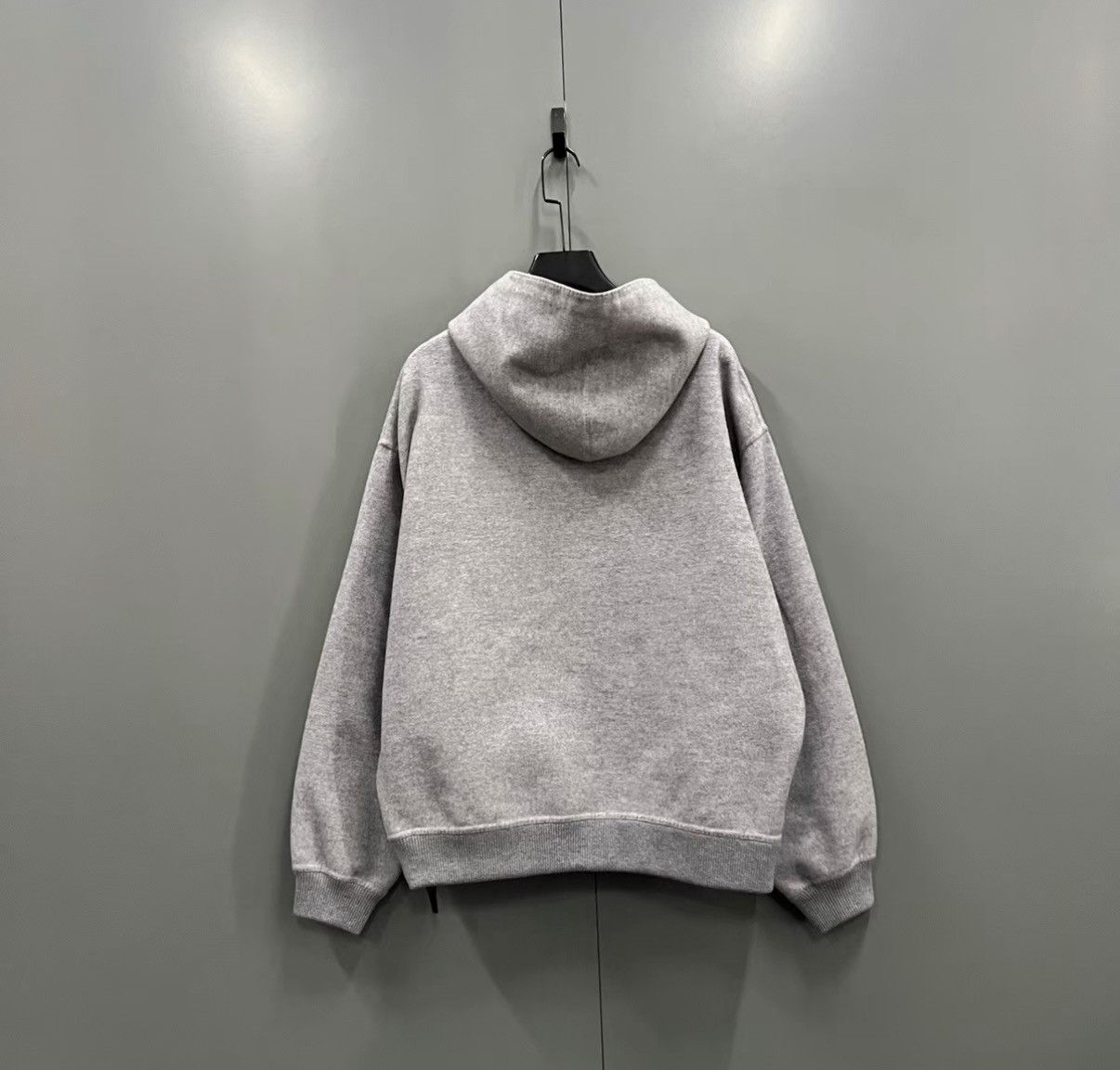 Louis Vuitton Louis Vuitton light grey cashmere hoodie J41 Size US L / EU 52-54 / 3 - 2 Thumbnail