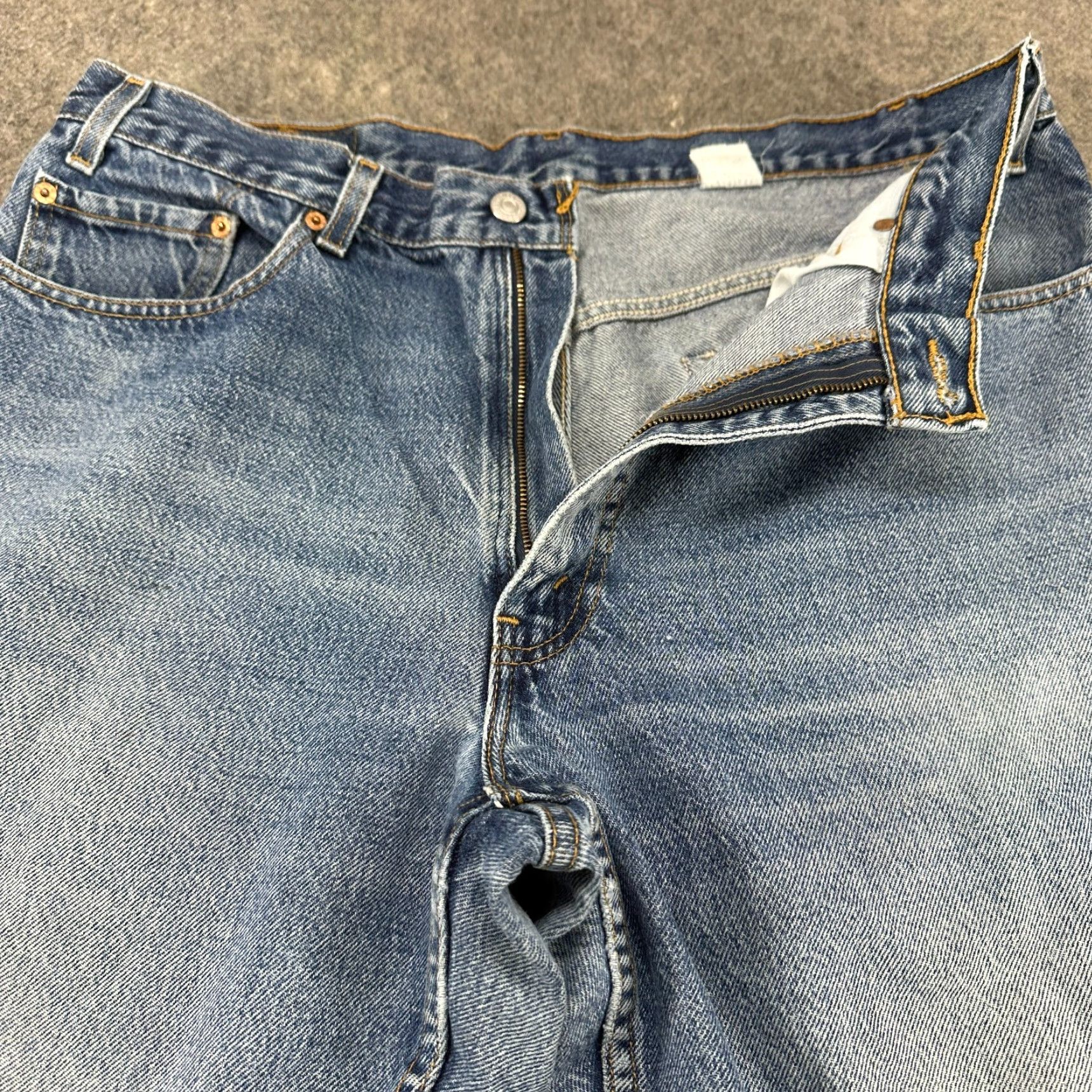 Levi's VTG Levi's 550 Jeans Mens 38x34 Blue Relaxed Taper Distressed 5-Pocket Denim Cotton 36 Waist 34 Inseam Vintage 90s Shirt? Size US 38 / EU 54 - 2 Thumbnail