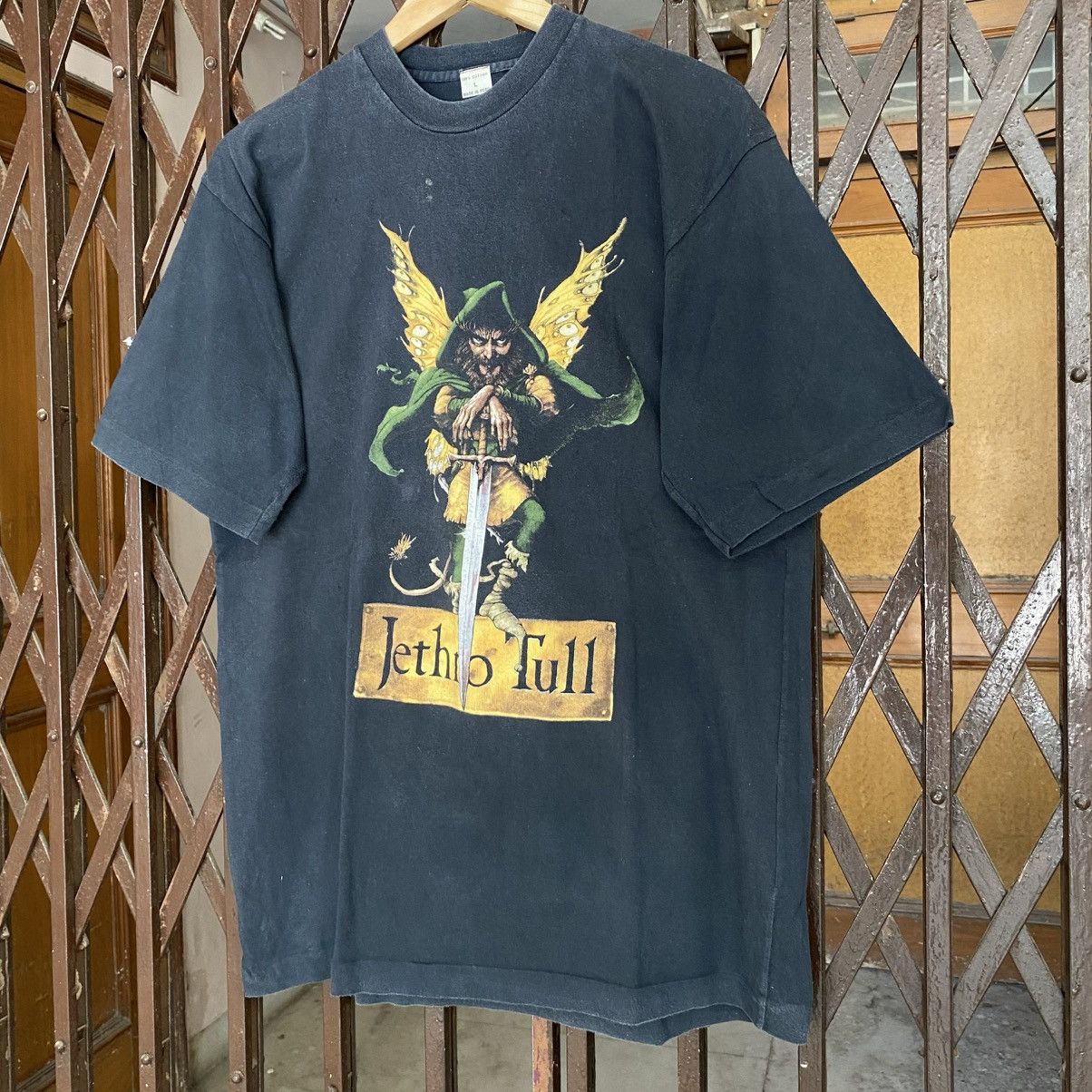 Band Tees Vintage Jethro Tull "Broadsword & The Beast" Graphic Tshirt Size US L / EU 52-54 / 3 - 2 Thumbnail