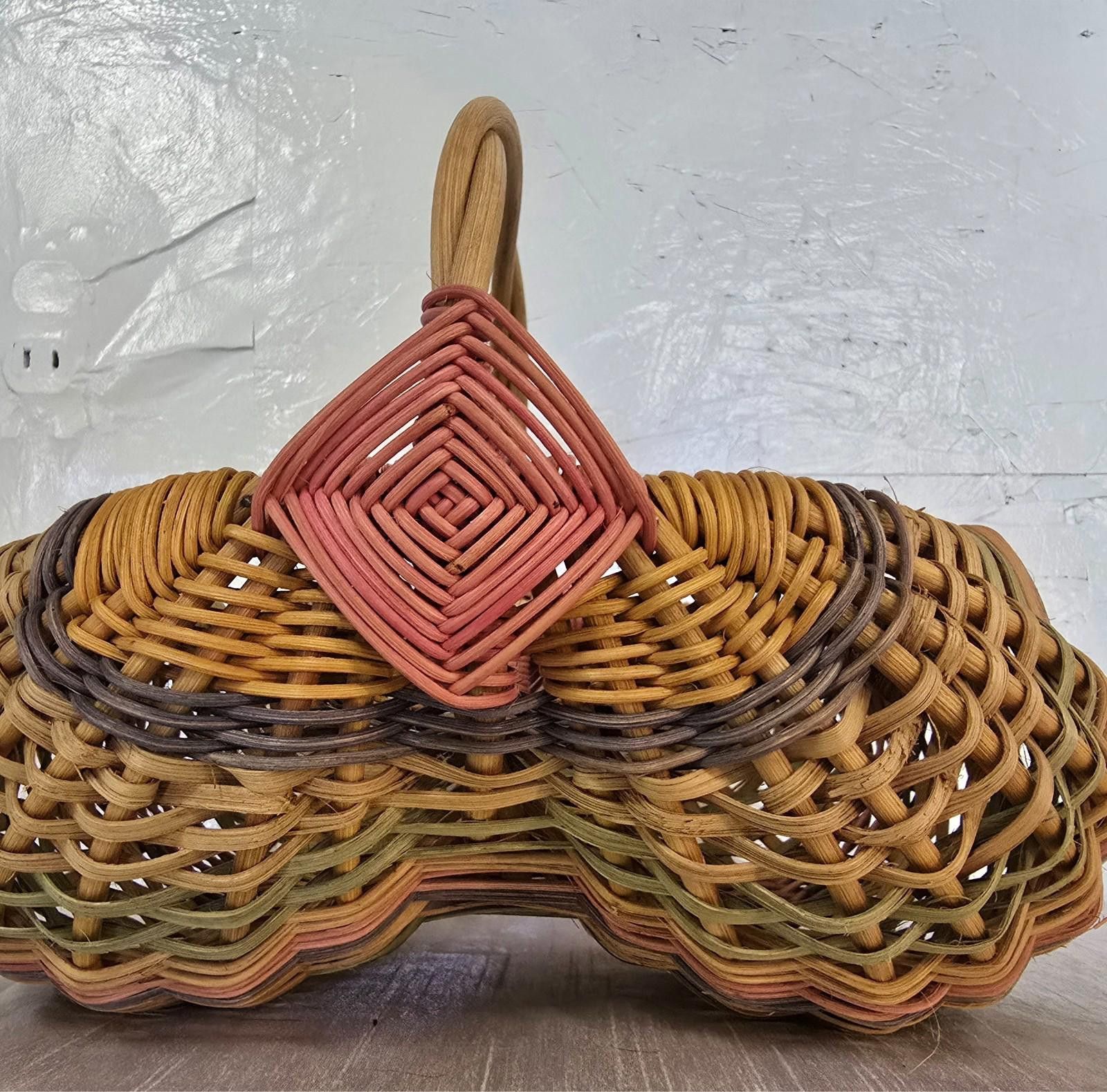 The Unbranded Brand Egg Gathering Buttock Basket 11" x 8" x 8" Vintage Find Size ONE SIZE - 5 Thumbnail