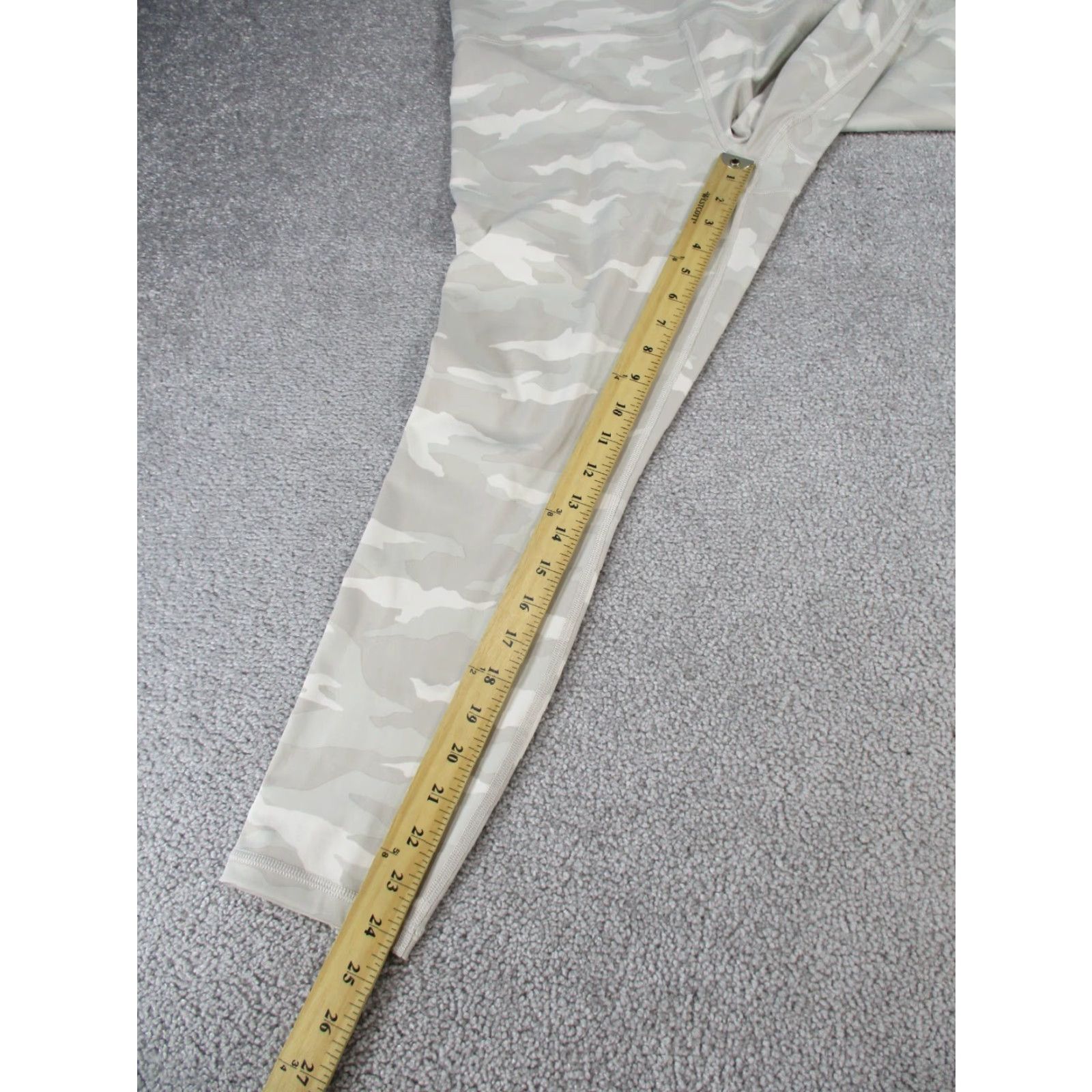 Athleta Athleta Leggings Womens L Gray Camouflage 7/8 Crop Athletic Activewear Gym & Training Running Yoga Womens Size 36" / US 14 / IT 50 - 3 Thumbnail