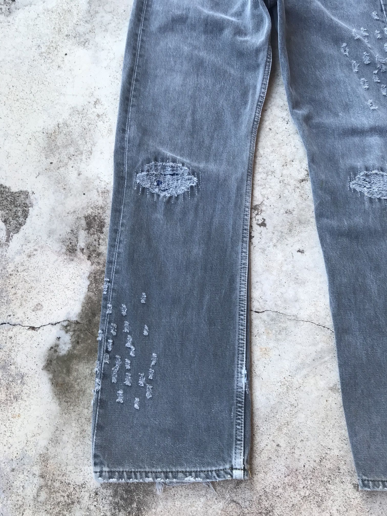 Levi's × Vintage Vintage Levis 501 bulletshoot dirty faded black distressed Size US 29 - 5 Thumbnail
