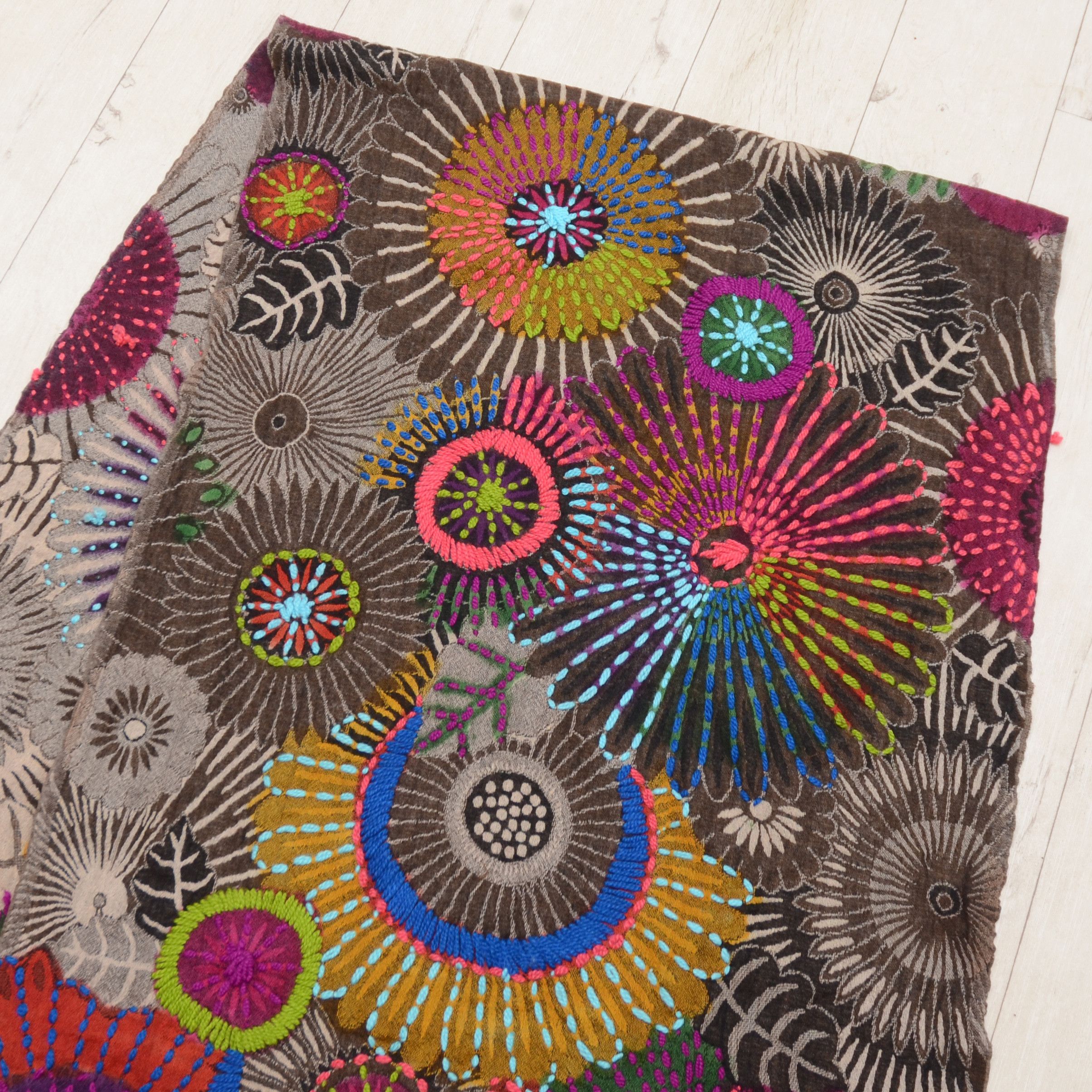 Other Mel & Davis New York 100% Wool Flower Scarf Shawl Big Size Size ONE SIZE - 8 Thumbnail