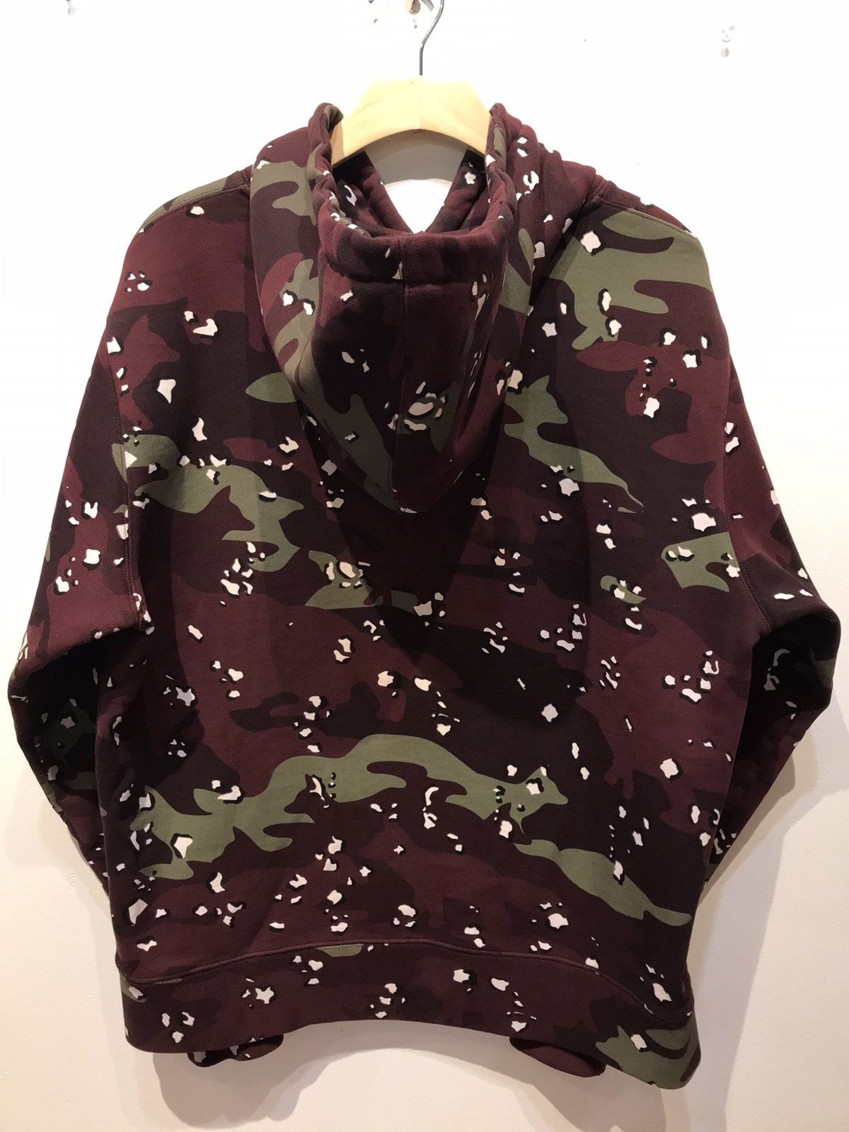Maison Kitsune Maison kitsune red fox camo japan Paris streetwear designer Size US M / EU 48-50 / 2 - 14 Thumbnail