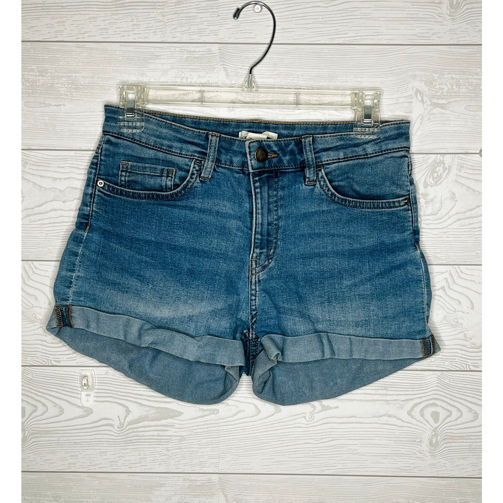 H&M H & M medium wash denim shorts midrise Size 6 Size 28" / US 6 / IT 42 - 1 Thumbnail