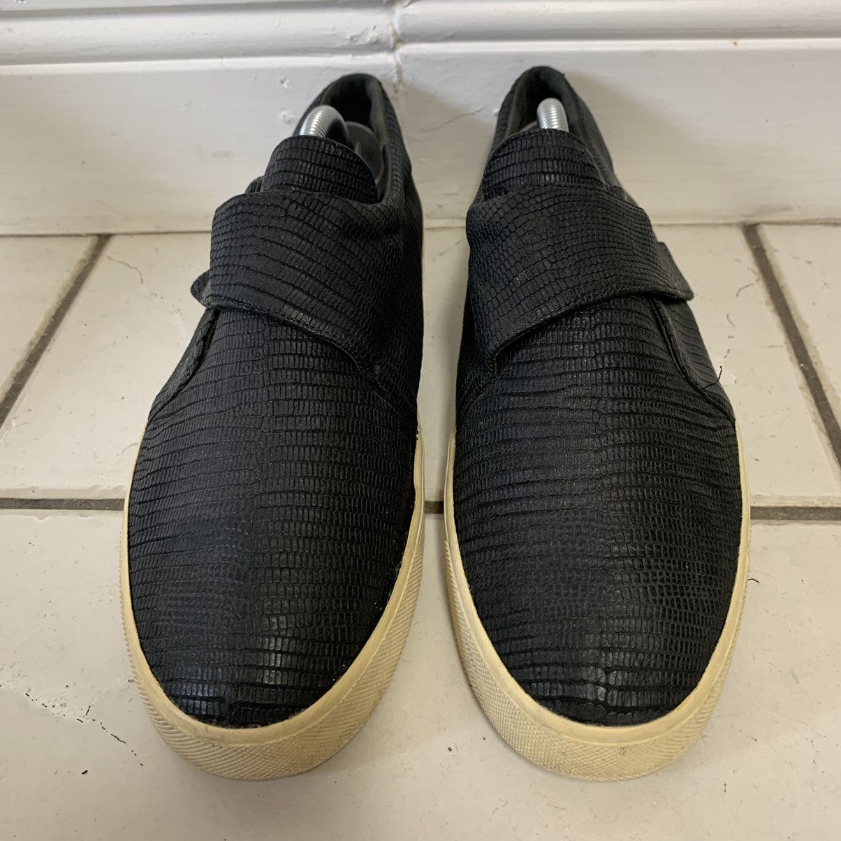 Vince Vince Low Top Snake Skin Sneakers Size 11 Size US 11 / IT 41 - 3 Thumbnail