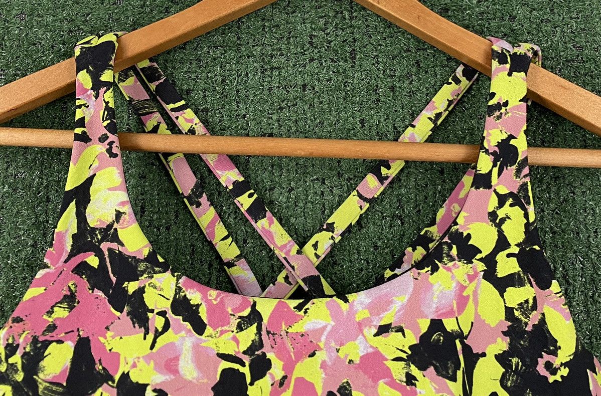 Lululemon Lululemon Energy Sports Bra Inflect Floral Women’s SZ 6 Size M / US 6-8 / IT 42-44 - 2 Thumbnail