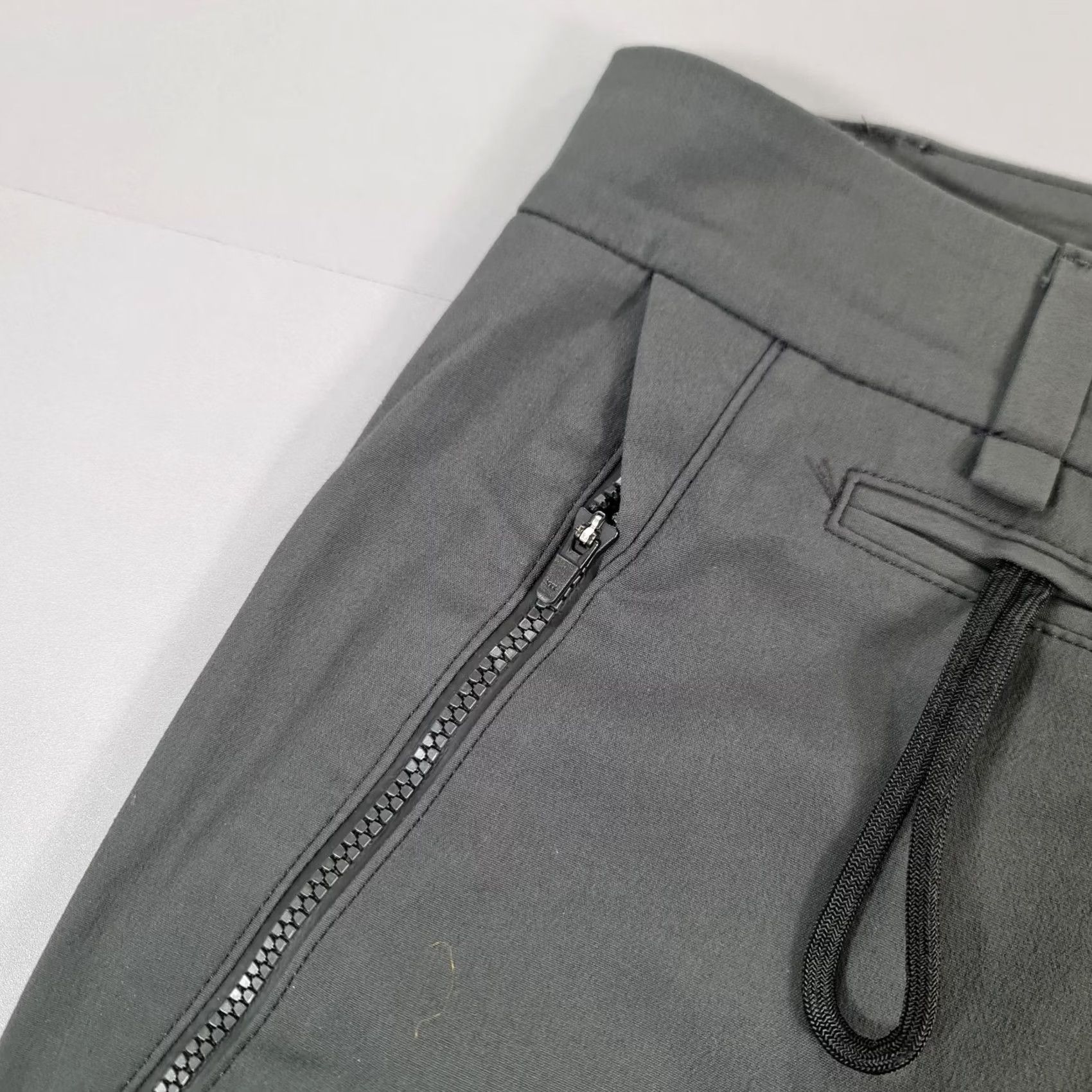 Vintage Vollebak Mens Trousers Gray 2XL Cargo Pocket Stretch Windproof Lightweight Hiking 31in Inseam Casual Mens Size US 39 - 3 Thumbnail