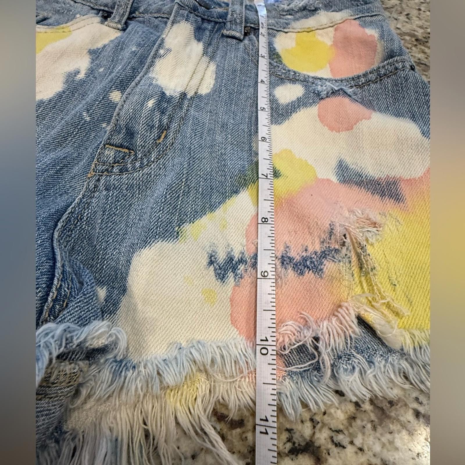Bdg BDG pastel bleach & dyed distressed cutoff denim shorts 24” Size 24" / US 00 / IT 34 - 10 Thumbnail