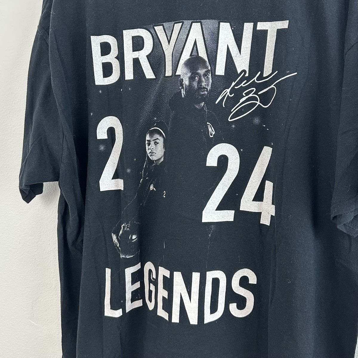 Vintage Kobe Bryant Gigi Memorial T Shirt Size US XL / EU 56 / 4 - 2 Thumbnail