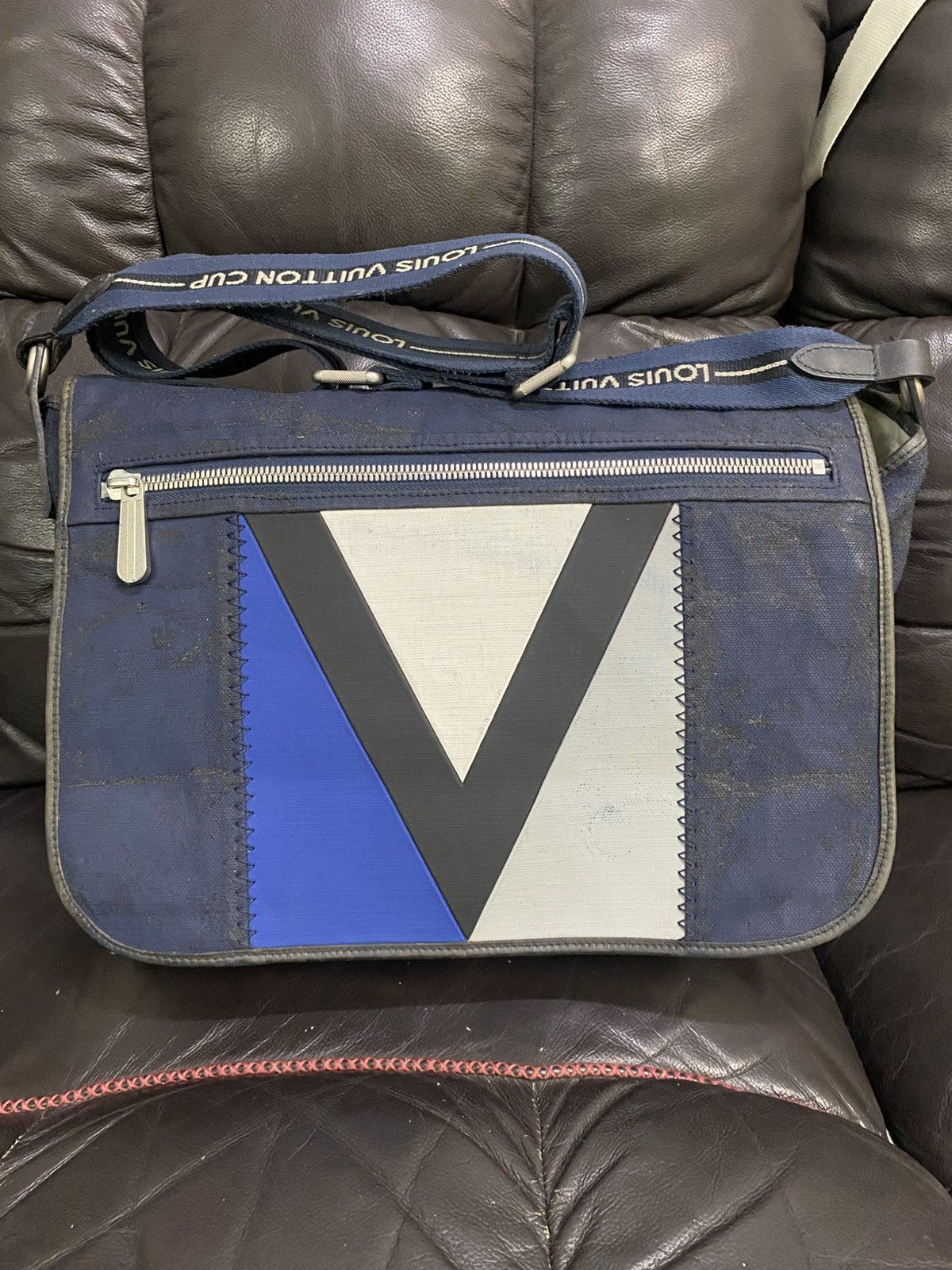Louis Vuitton Authentic Louis Vuitton LV cup Mssenger bag STICKY Size ONE SIZE - 1 Thumbnail