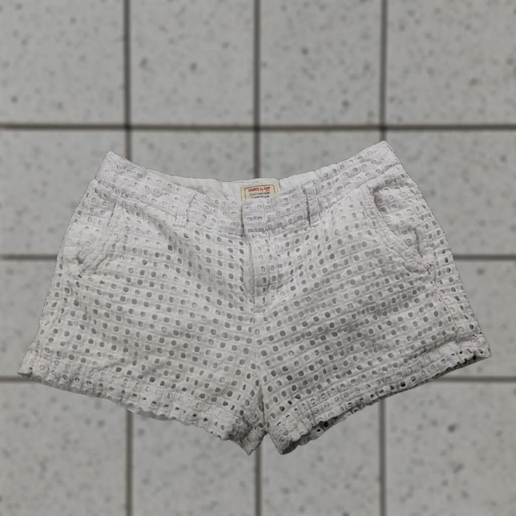 Gap Gap Shorts Womens 4 White Chino Mid Rise City Beach Preppy Boho Casual Everyday Shorts Womens Regular White 4 Gap Size 27" / US 4 / IT 40 - 1 Thumbnail