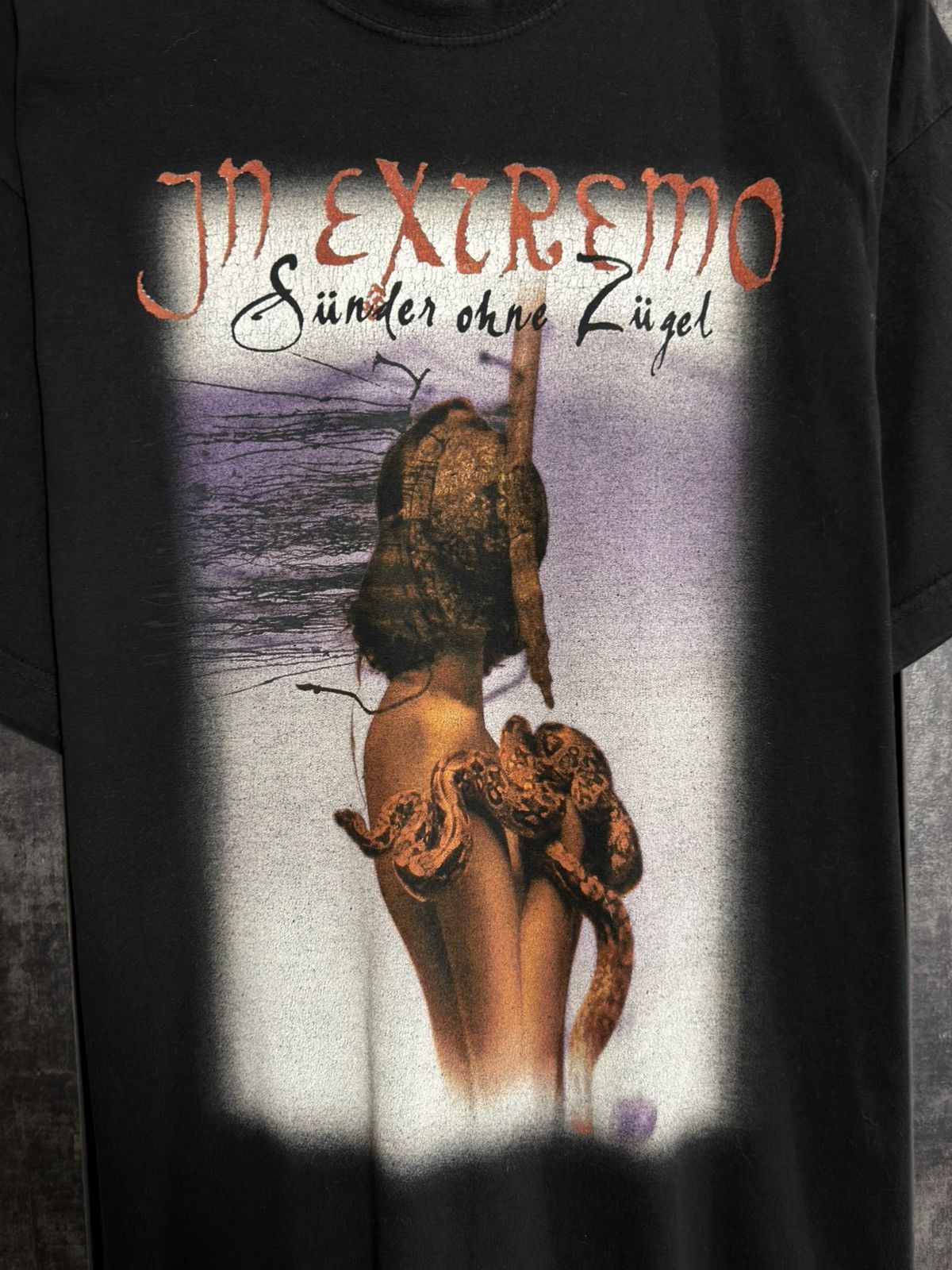 Vintage Vintage 2001 In Extremo Rock Band Tshirt ERD 424 COF Porn 4g Size US L / EU 52-54 / 3 - 7 Thumbnail