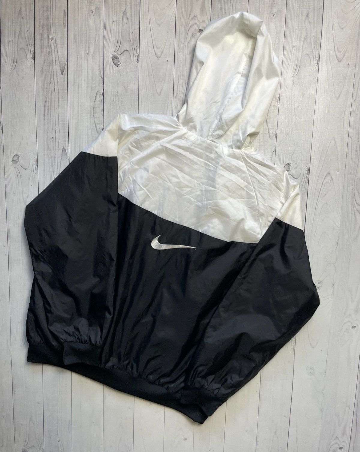 Vintage Vintage Nike light jacket Windrunner size L Size US L / EU 52-54 / 3 - 1 Thumbnail