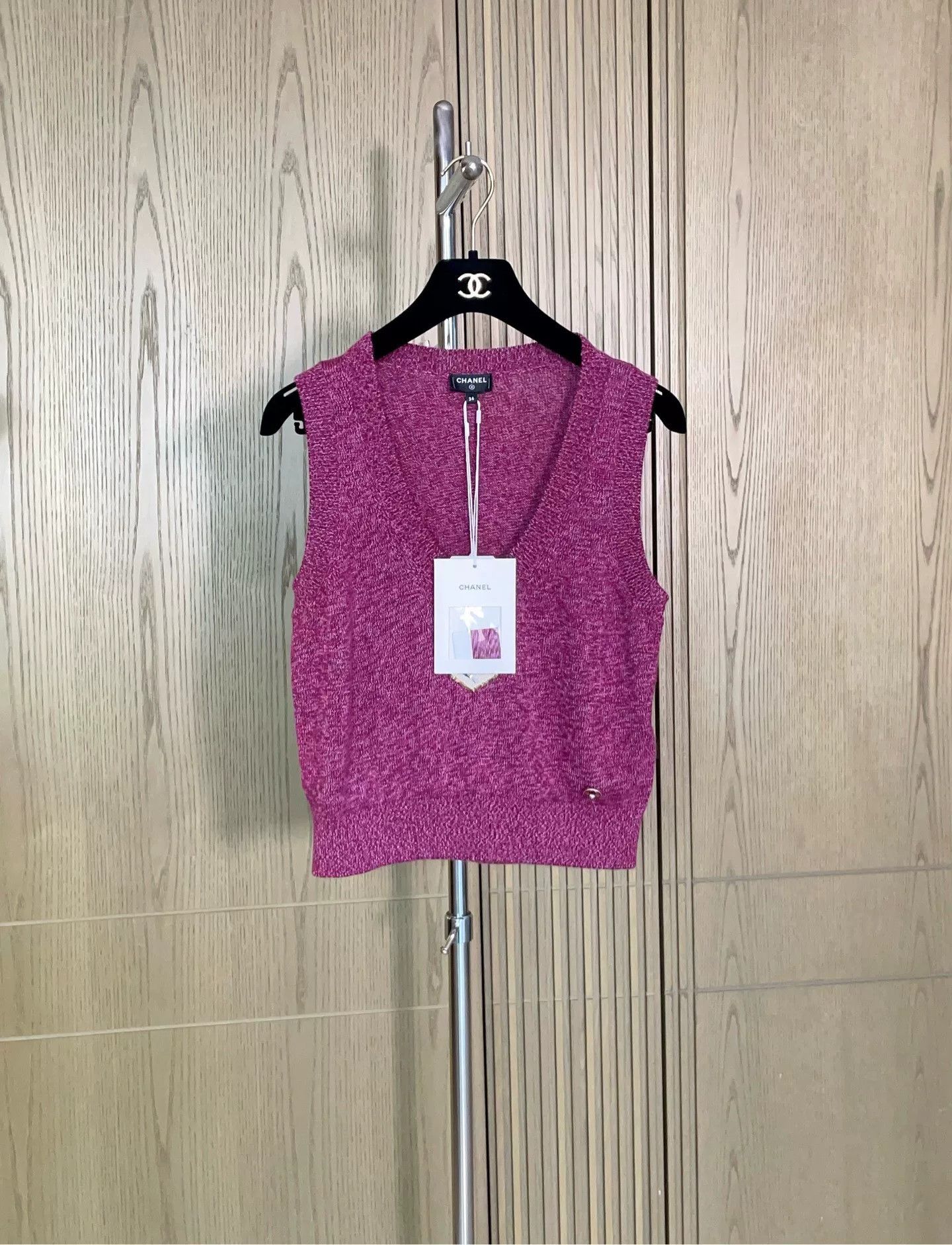 Chanel Chanel 24A Cranberry Vase Embroidery Knit Vest Size XXS / US 00 / IT 34 - 1 Thumbnail