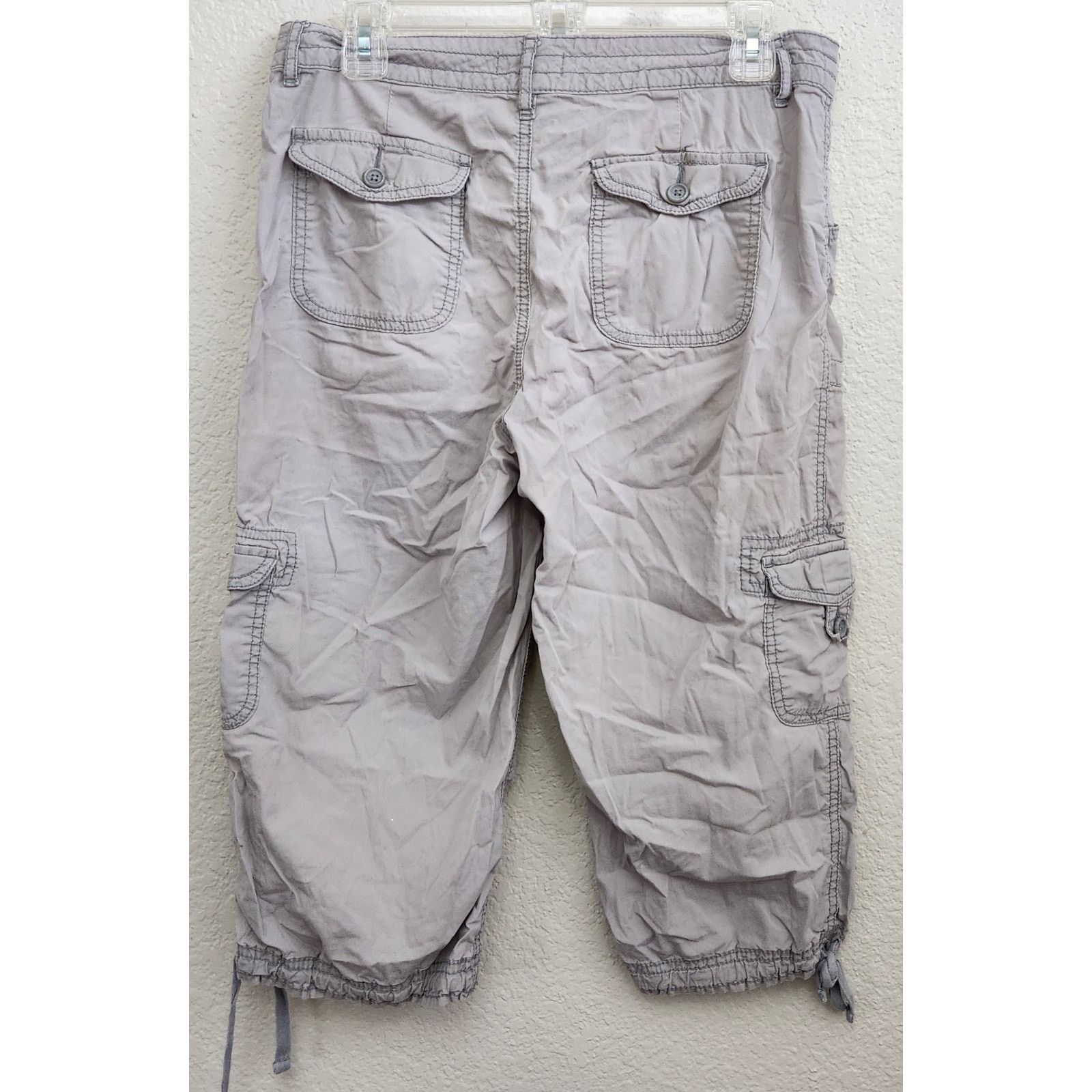 Other St. John's Bay Gray Cropped Cargo Pants 6 Lightweight Size 28" / US 6 / IT 42 - 3 Thumbnail