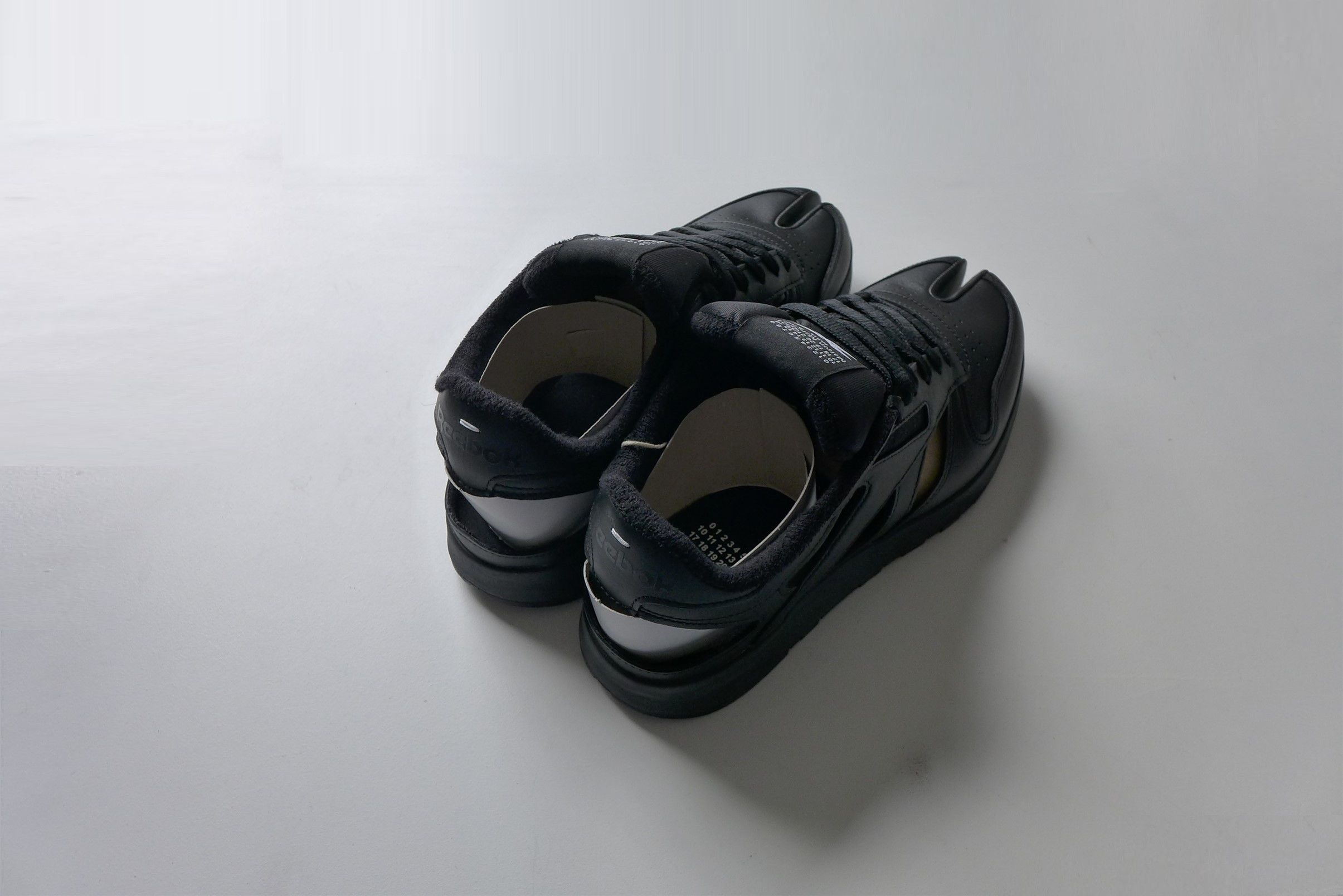 Maison Margiela Magiela x Reebok Tabi Black Classic Leather DQ Sneakers Size US 12 / EU 45 - 5 Thumbnail