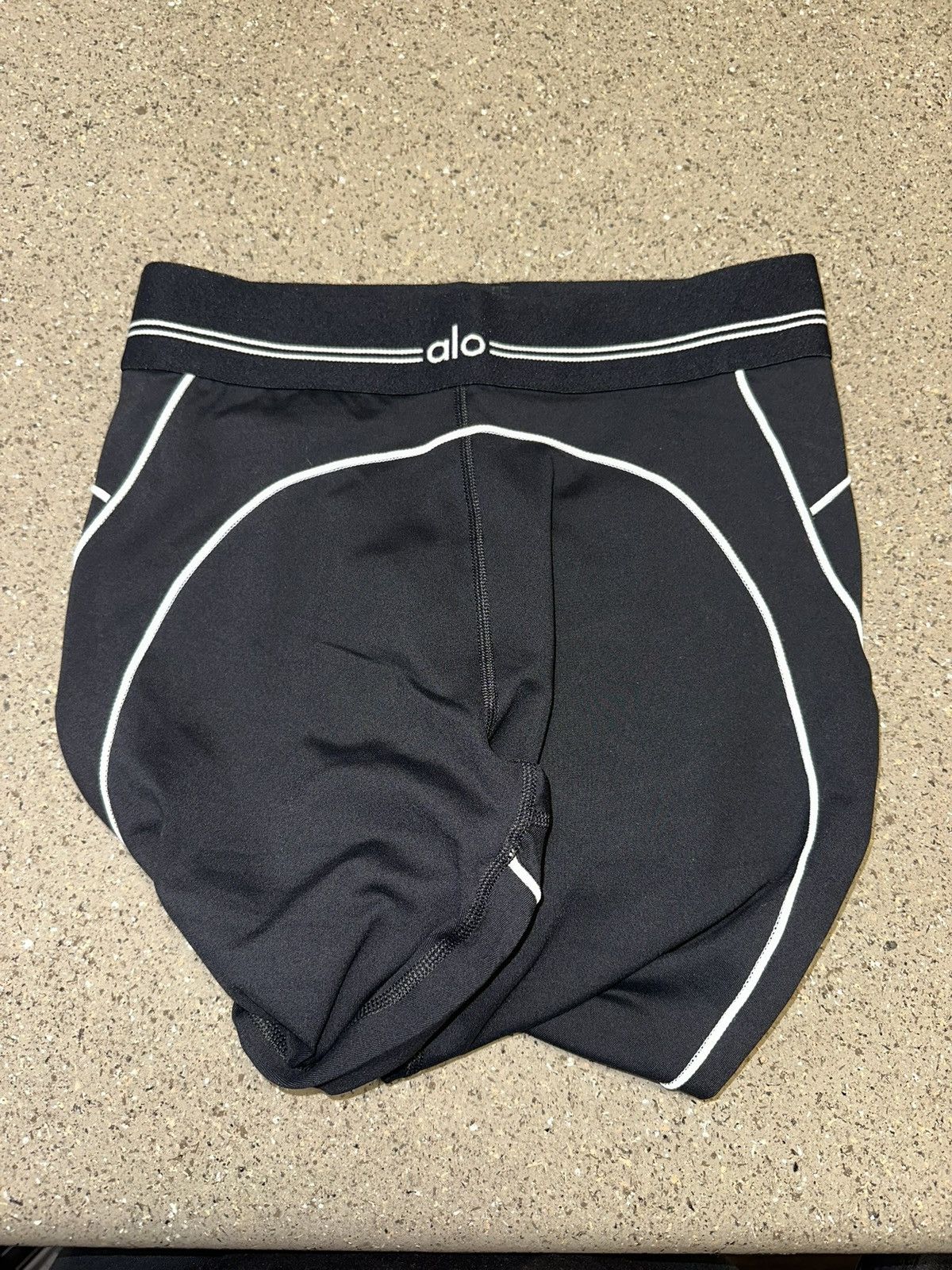 Alo Alo Yoga sets - multiple colors & sizes Size 27" / US 4 / IT 40 - 4 Thumbnail