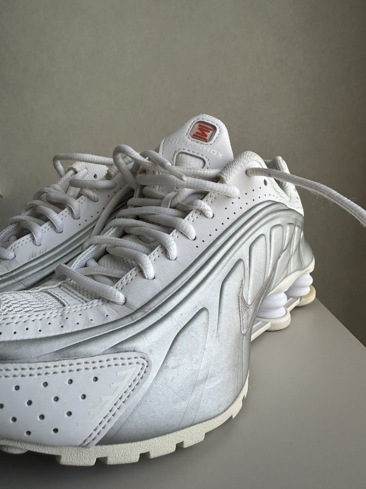 Japanese Brand Nike shox R4 metallic white Size US 5.5 / EU 38 - 2 Thumbnail
