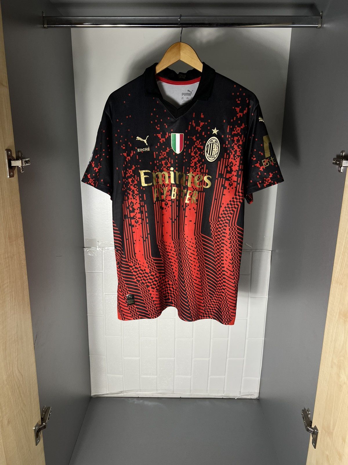 Puma VINTAGE PUMA FC MILAN ITALY SOCCER JERSEY RETRO BLOKE Y2K Size US XXL / EU 58 / 5 - 2 Thumbnail