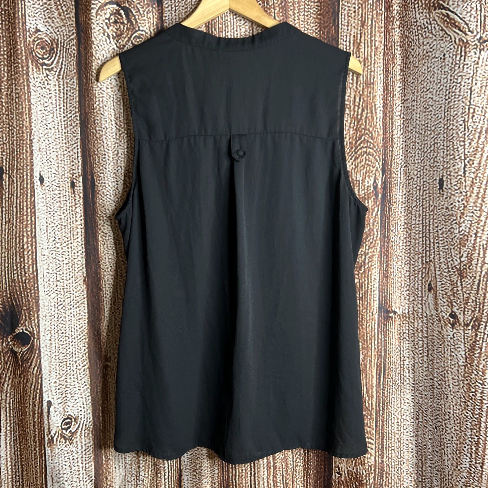 Vintage **Women Black 1X Plus Sleeveless T-Shirt** User: Women Black 1X Plus Sleeveless T-Shirt Size XL / US 12-14 / IT 48-50 - 3 Thumbnail