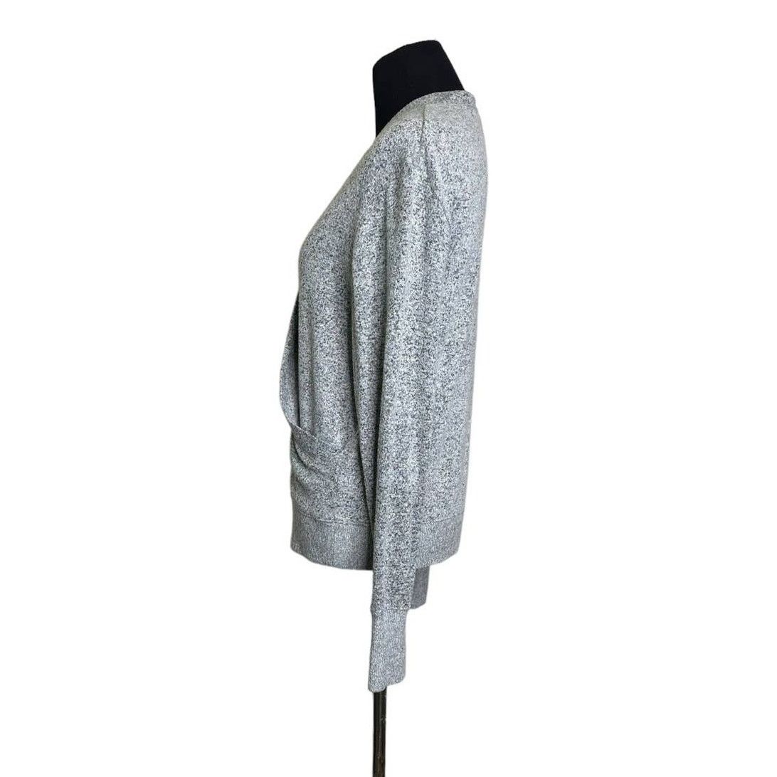 J.Crew J. Crew silver gray long sleeves sweater size small Size S / US 4 / IT 40 - 8 Thumbnail
