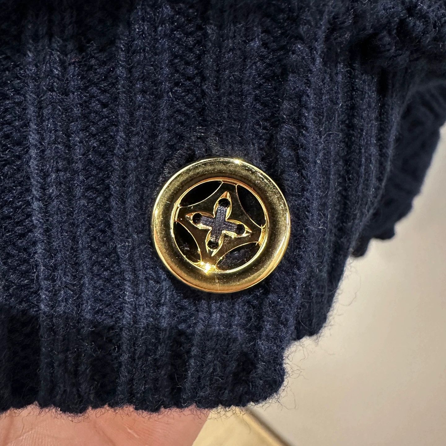 Louis Vuitton Louis Vuitton 25SS Embossed Monogram Wool Knit Cardi S Size S / US 4 / IT 40 - 6 Thumbnail