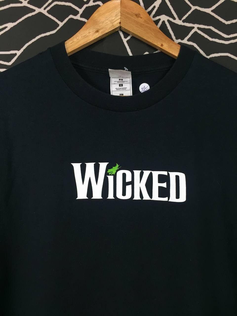 Fruit Of The Loom × Vintage Vtg Wicked Musical Broadway Defy Gravity Tee Size US L / EU 52-54 / 3 - 3 Thumbnail