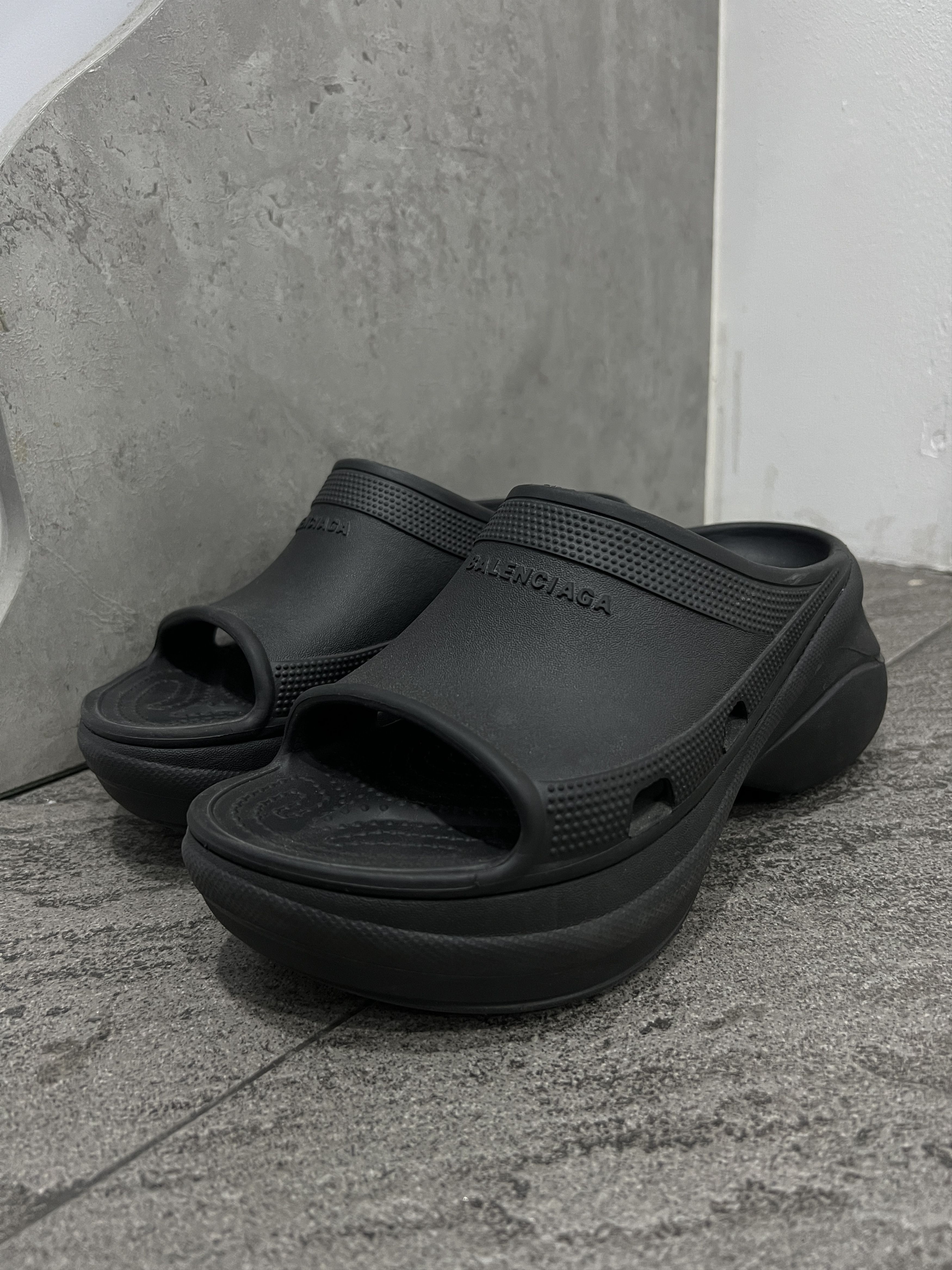 Balenciaga Balenciaga x Crocs Platform Slides Black EU38 Size US 8 / IT 38 - 2 Thumbnail