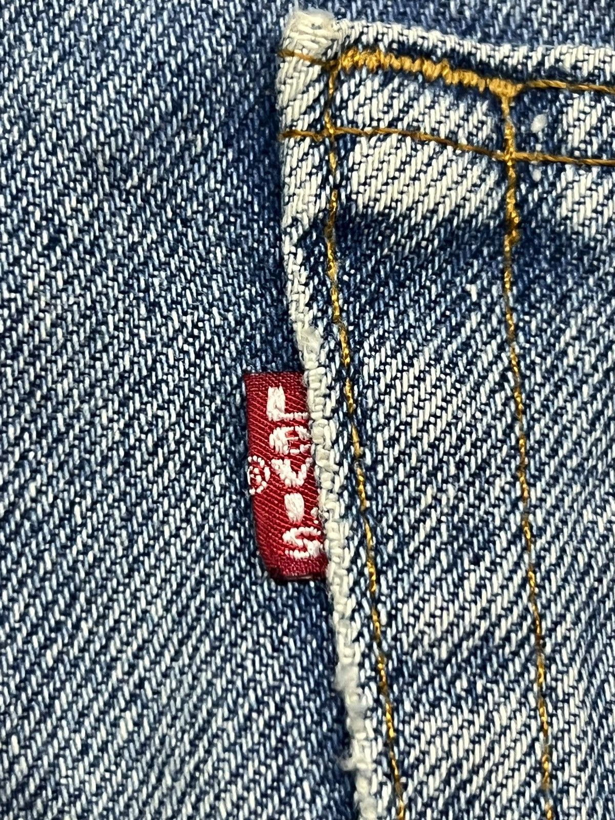 Levi's Loose Vintage 90s Levi’s 505-0217 USA - Faded Light Wash Size US 37 - 14 Thumbnail