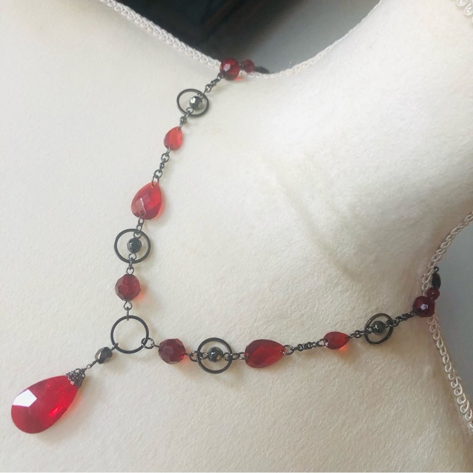 Jewelry Faceted vampire blood glass gunmetal floating bead necklace Size ONE SIZE - 1 Thumbnail