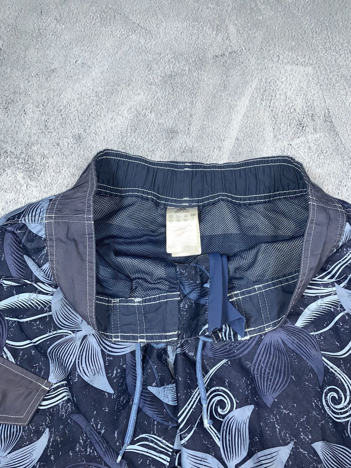 Adidas × Vintage Vintage Adidas faded surf shorts streetwear style size 30 Size US 30 / EU 46 - 4 Thumbnail