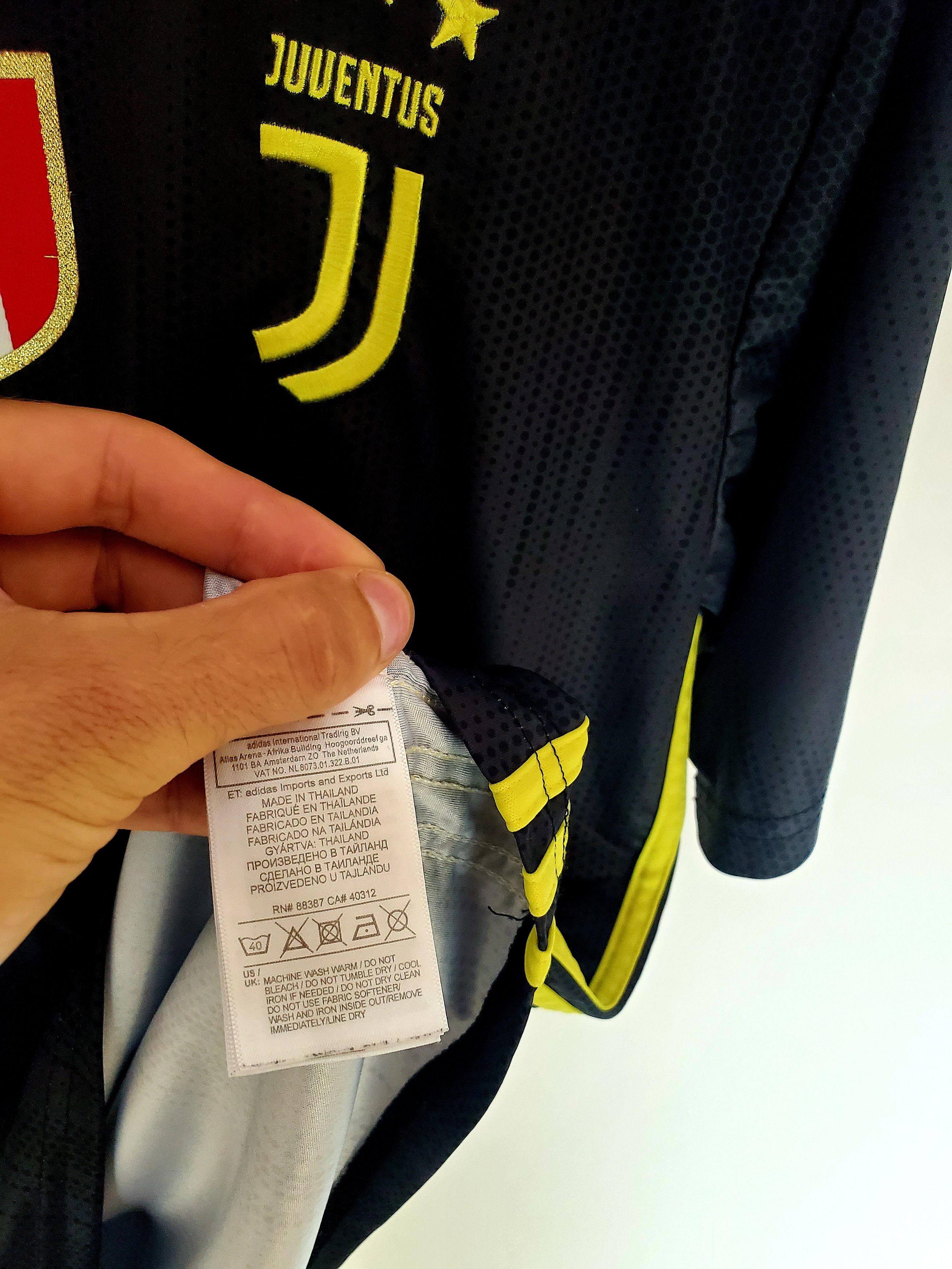 Other Juventus 2018 - 2019 football soccer jersey # 7 Ronaldo L Size US L / EU 52-54 / 3 - 7 Thumbnail