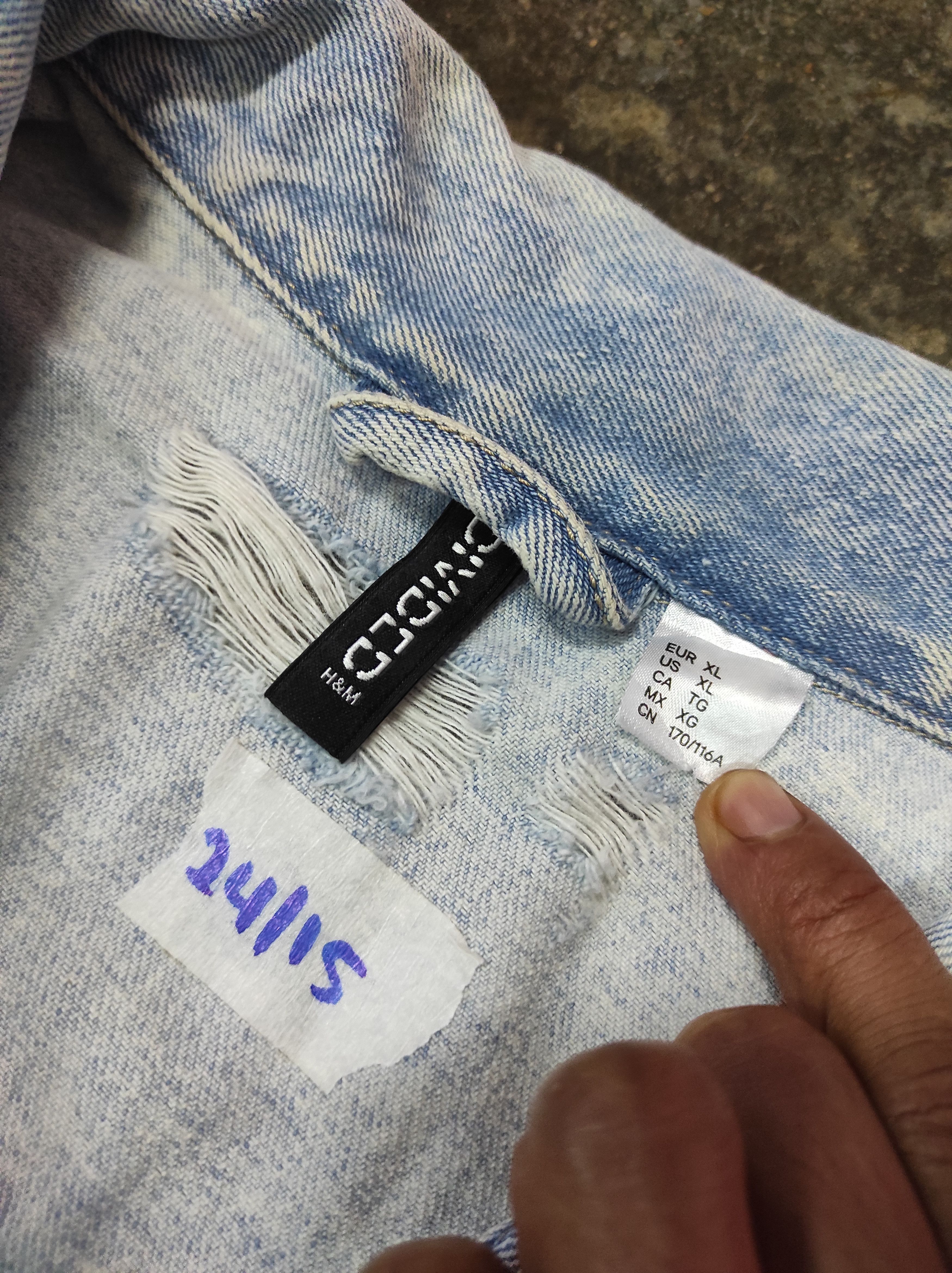 H&M H&M DIVIDED RIPPED CROPPED DISTRESSED DENIM JACKET Size XL / US 12-14 / IT 48-50 - 7 Thumbnail