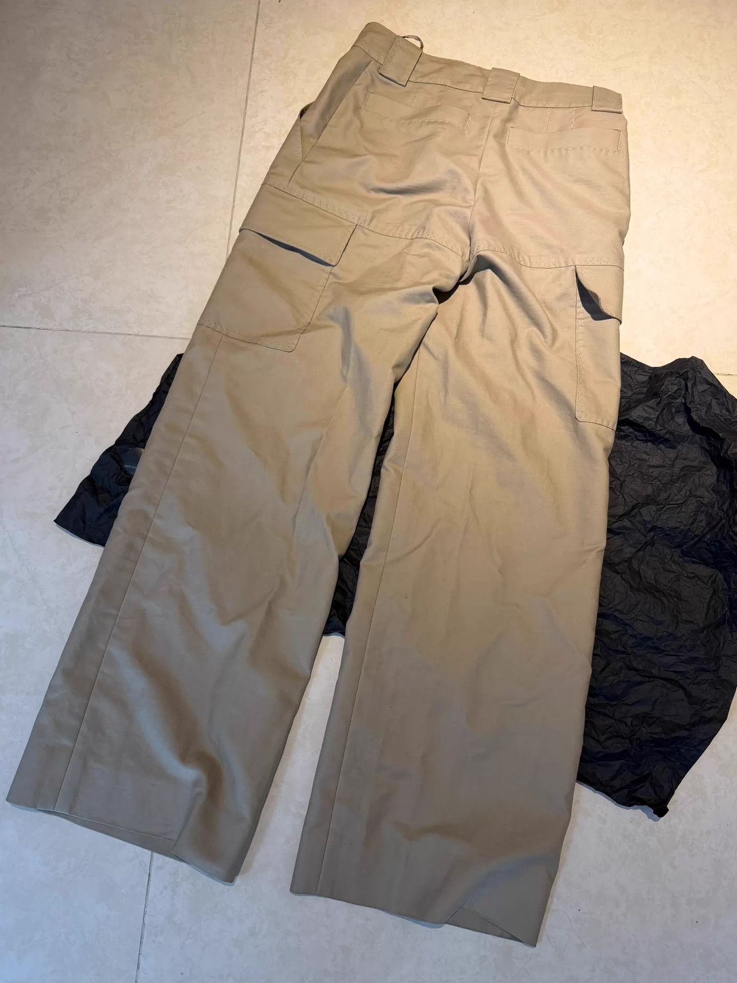 Louis Vuitton LV Multi-Pocket Utility Wide-Leg Pants Beige/Khaki 36 Size 25" / US 0 / IT 36 - 4 Thumbnail