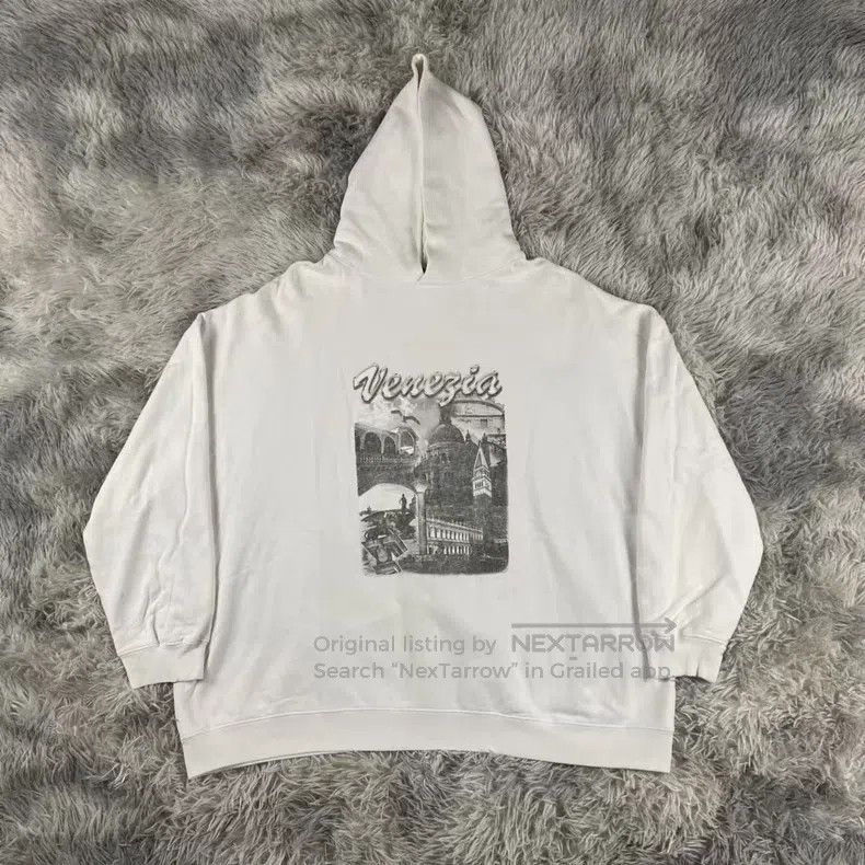 Balenciaga Balenciaga White Castle Printed Sweatshirt Size US S / EU 44-46 / 1 - 1 Thumbnail