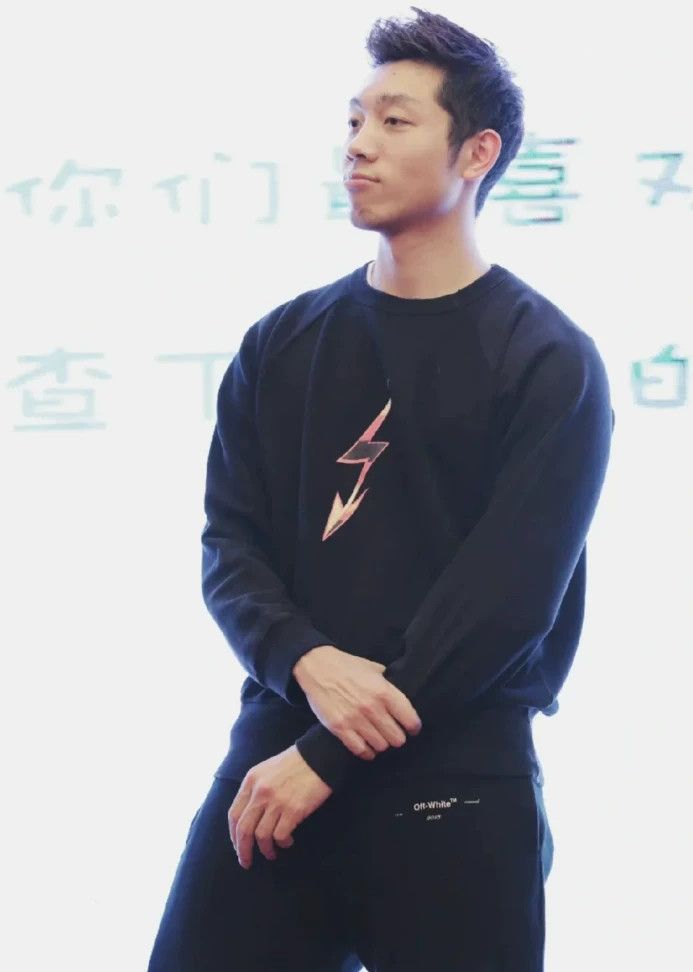 Givenchy Givenchy Black lightning letter long-sleeve sweater XS siz Size US XS / EU 42 / 0 - 5 Thumbnail