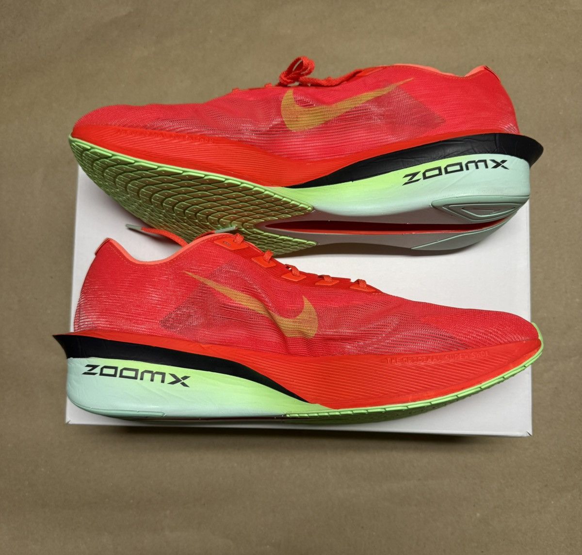 Nike Nike Zoom X Vaporfly Next 4% Bright Crimson Men’s 15 NEW! Size US 15 / EU 48 - 2 Thumbnail