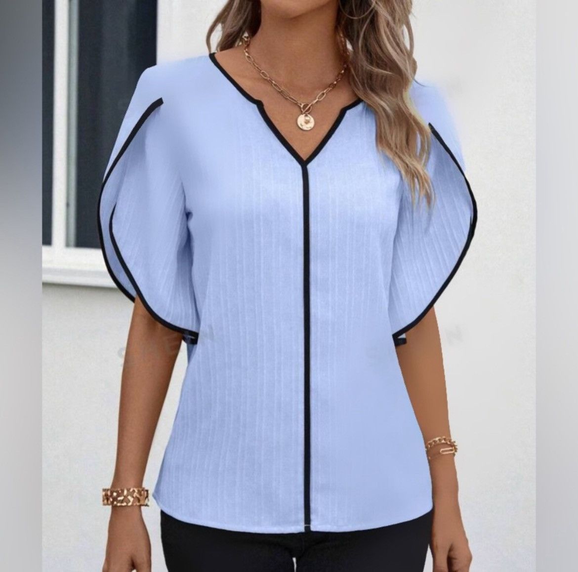 Designer × Other Nwt, Lavishly Paris Women’s Petal Sleeve Blouse Size S / US 4 / IT 40 - 9 Thumbnail