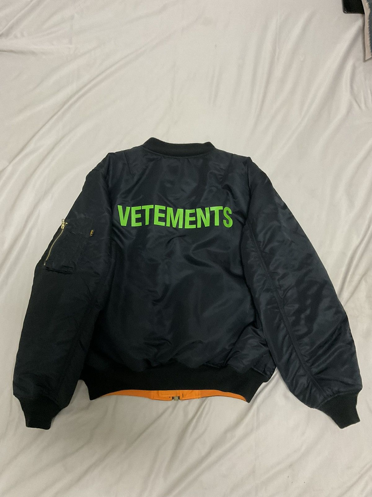 Vetements Vetements x alpha industry emoji buttons reversible bomber Size US XS / EU 42 / 0 - 13 Thumbnail