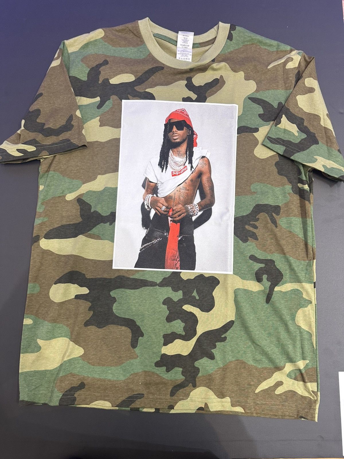 トップス Supreme Playboi Carti Tee Woodland Camo Supreme Playboi Carti Photo Tee Woodland Camo – único13