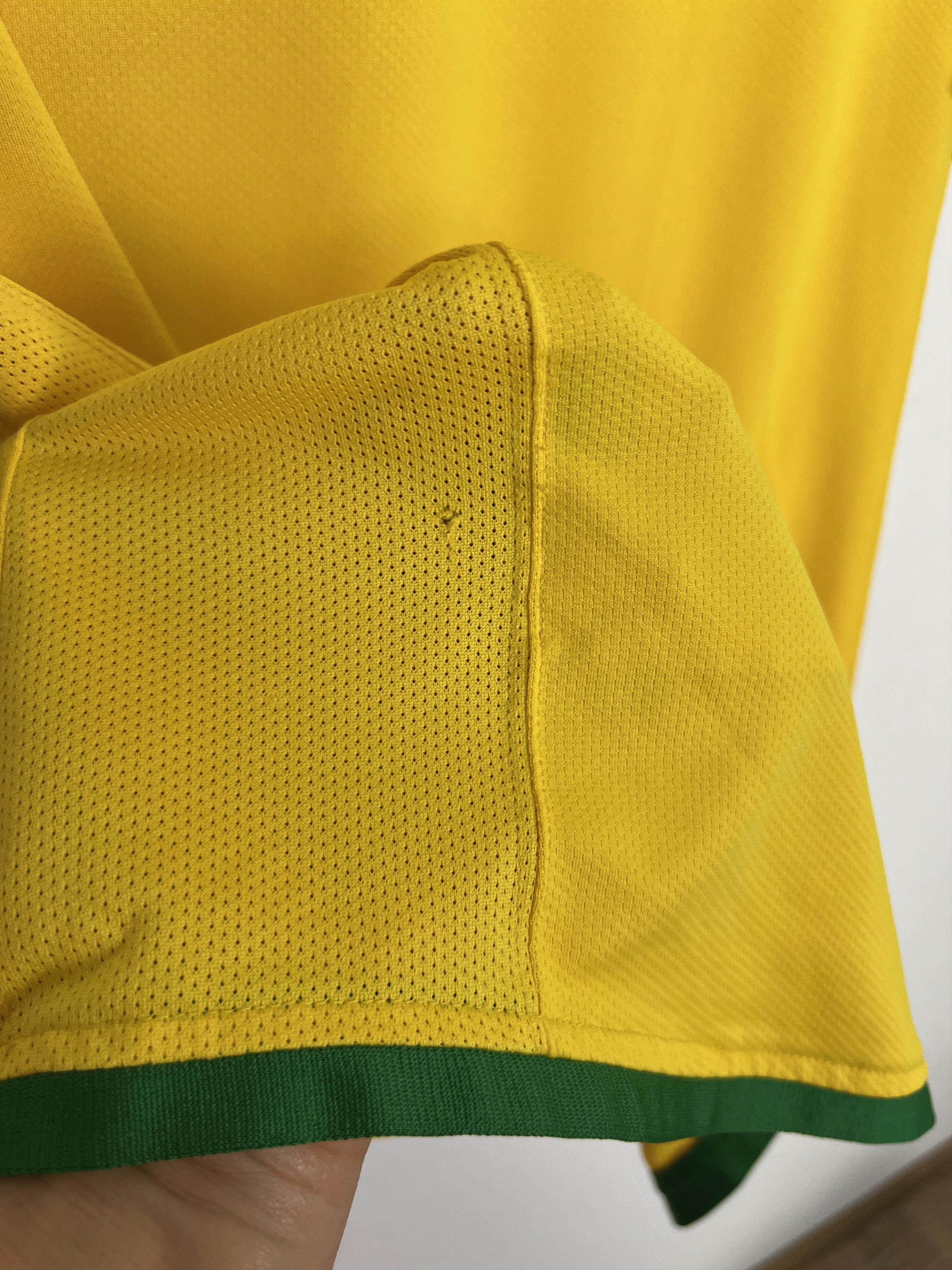 Nike Brazil football shirt 2006 Soccer Jersey National Trikot Size US M / EU 48-50 / 2 - 10 Thumbnail