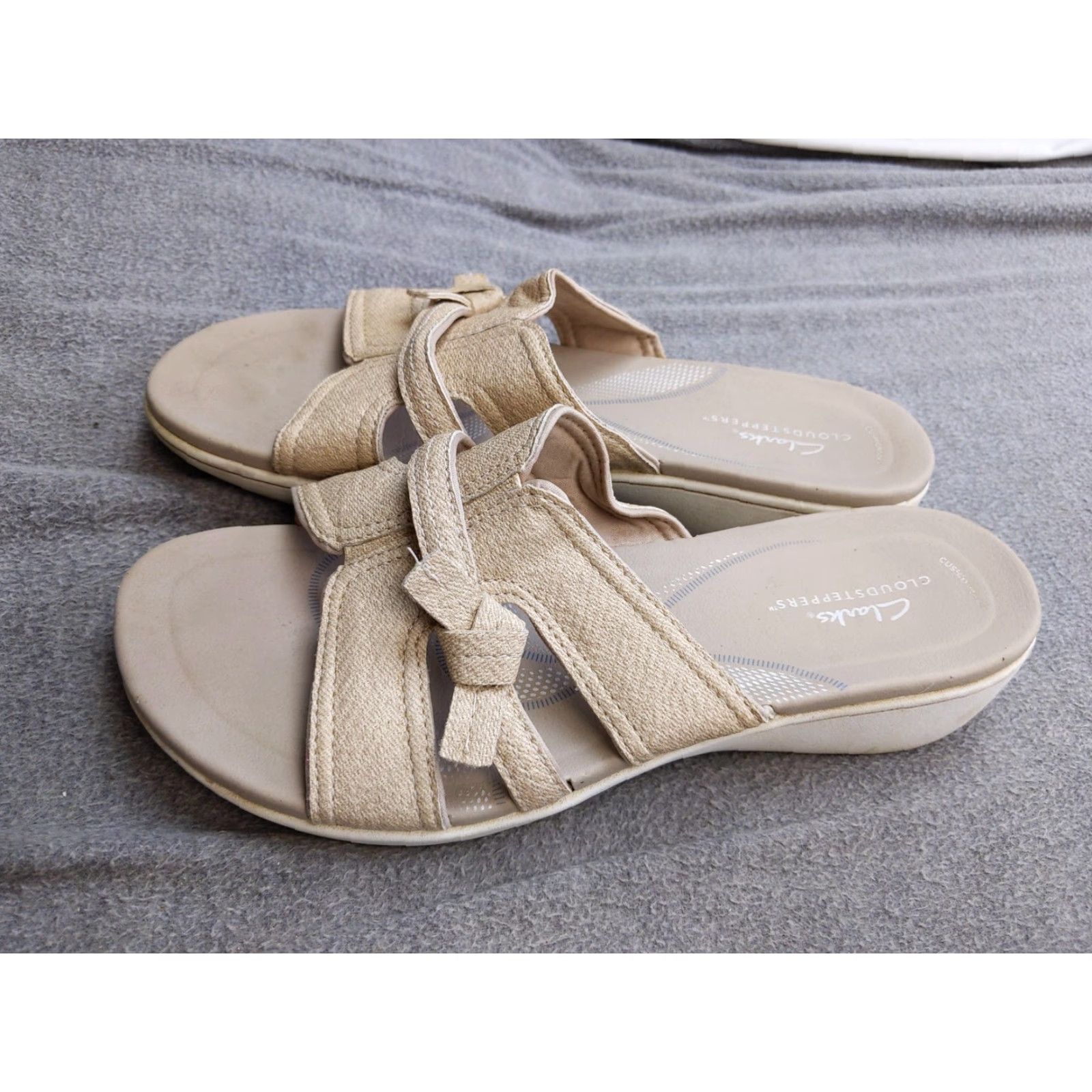Clarks Clarks Cloudsteppers Sandals Womens US Size 9 Beige Wedge Slip On Bow Comfort Shoes Size US 9 / IT 39 - 2 Thumbnail