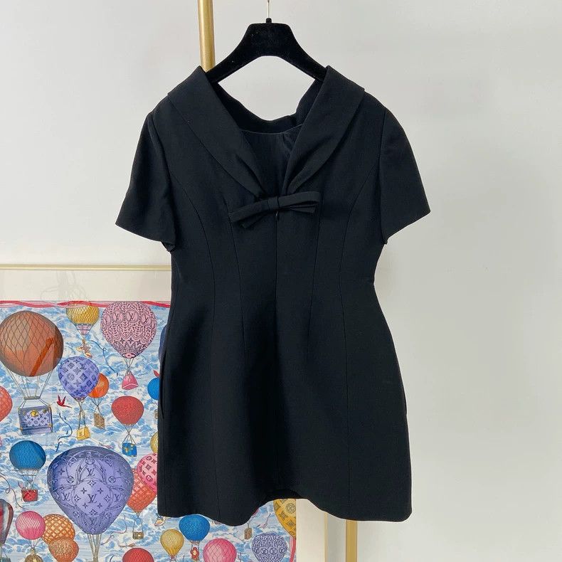 Valentino Valentino Black waist dress Size M / US 6-8 / IT 42-44 - 2 Thumbnail