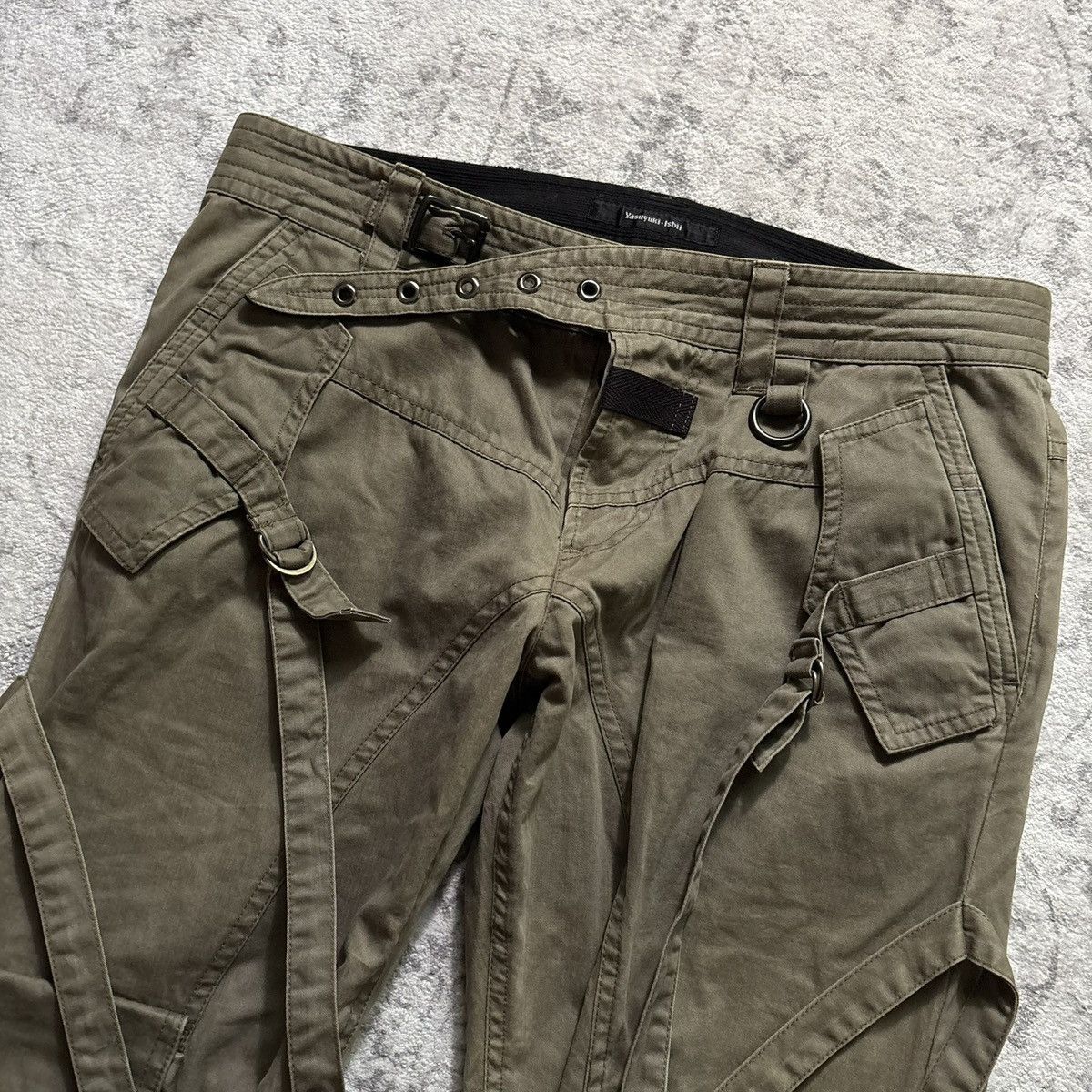 Yasuyuki Ishii Yasuyuki Ishii Bondage Strap Cargo Pants | Size L Size US 34 / EU 50 - 4 Thumbnail