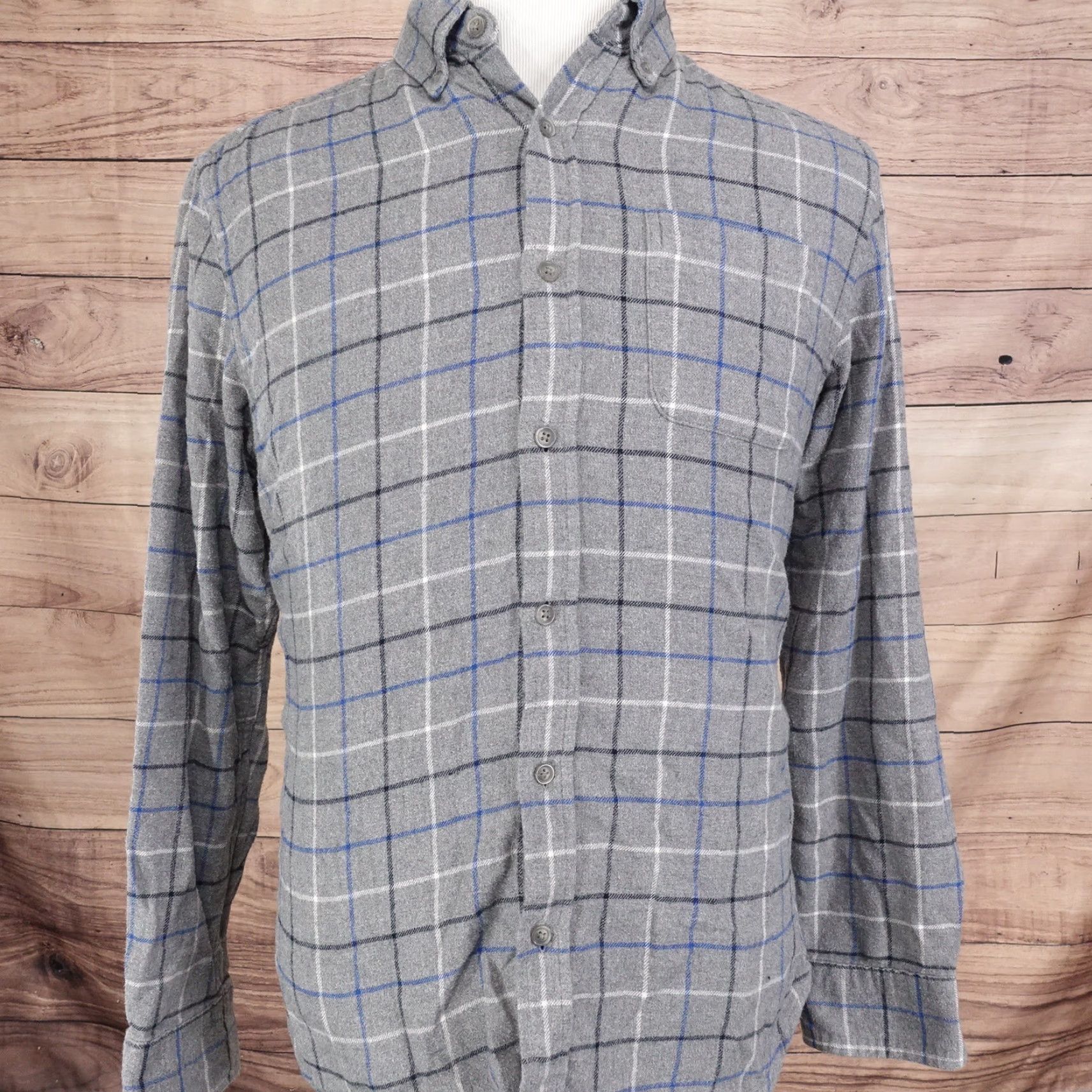 Croft & Barrow CROFT & BARROW GREY CHECK FLANNEL BUTTON DOWN SHIRT MENS SIZE M MEDIUM Size US M / EU 48-50 / 2 - 3 Thumbnail