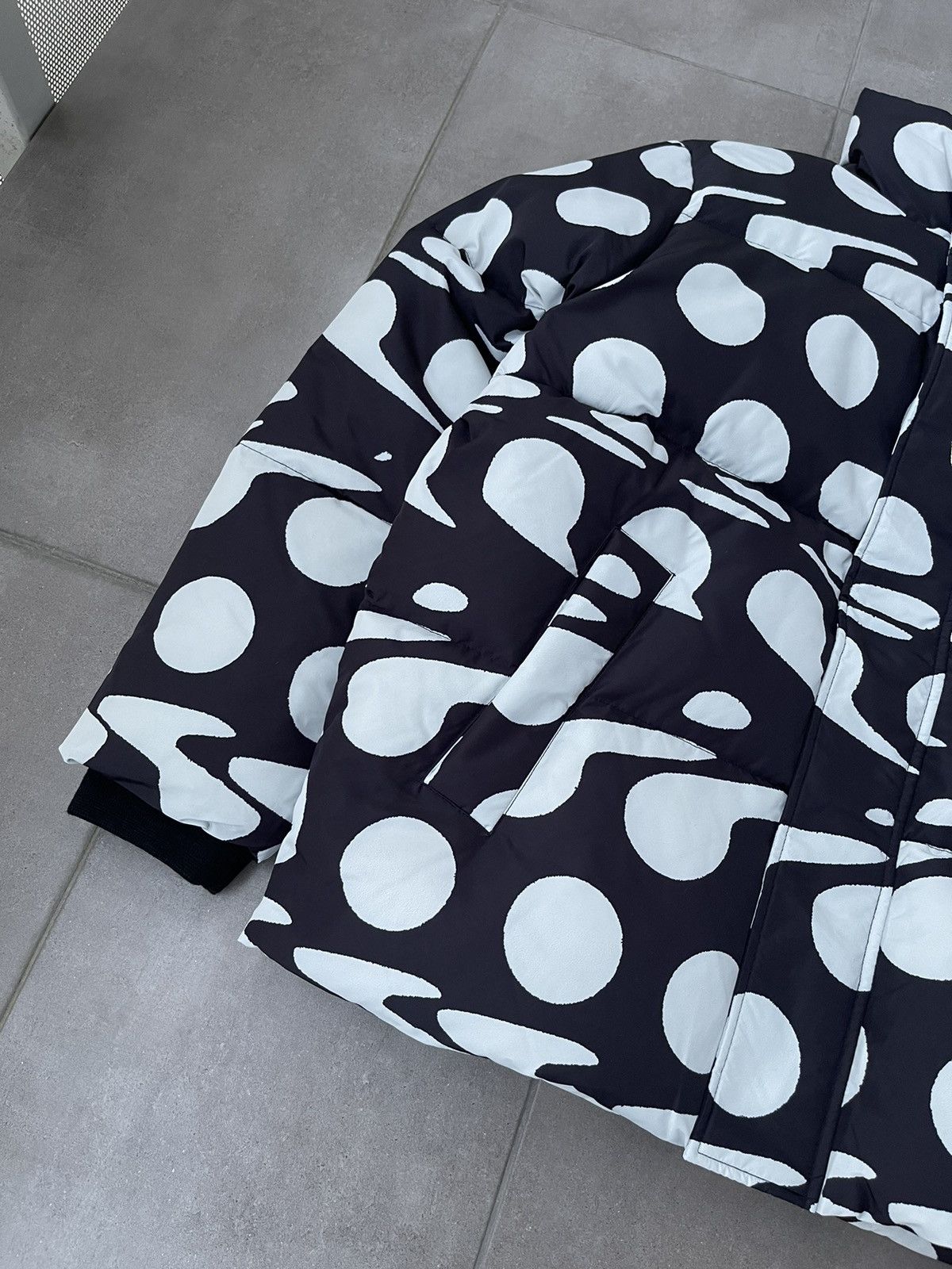 Etudes !DS! AW22 Etudes Allover Dots White Black Puffer Jacket Size US XL / EU 56 / 4 - 11 Thumbnail